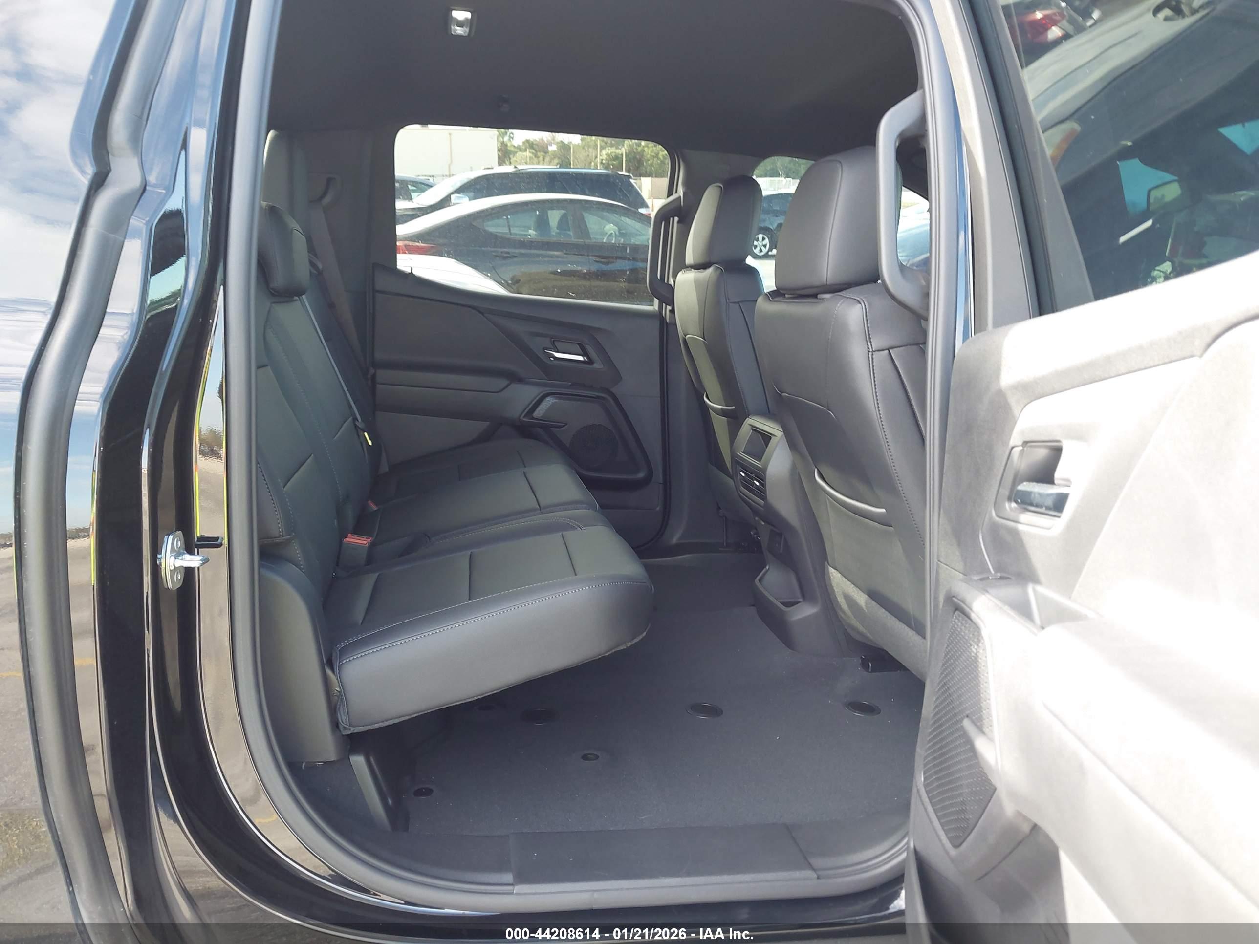 CHEVROLET SILVERADO image 8