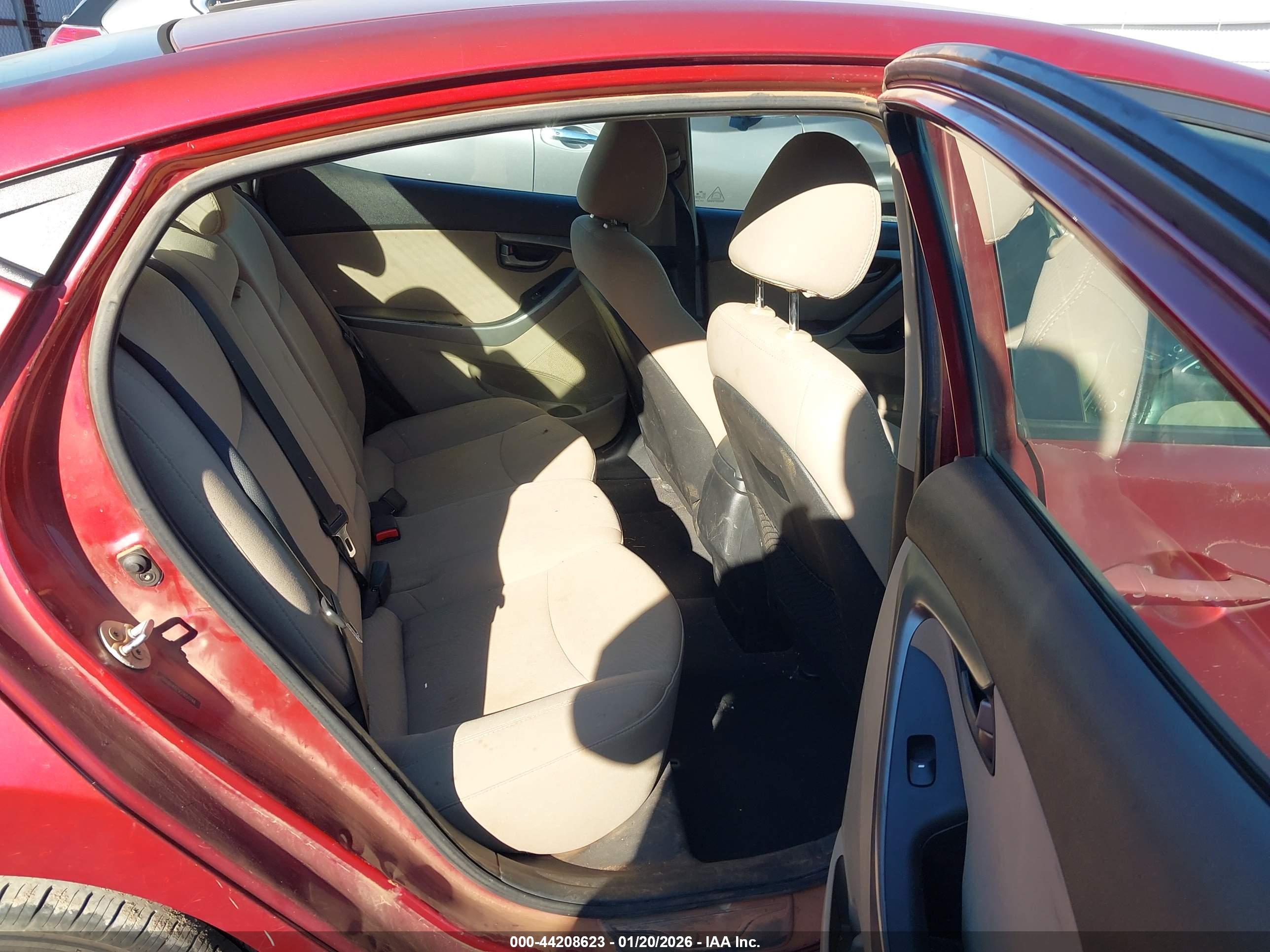 HYUNDAI ELANTRA image 8