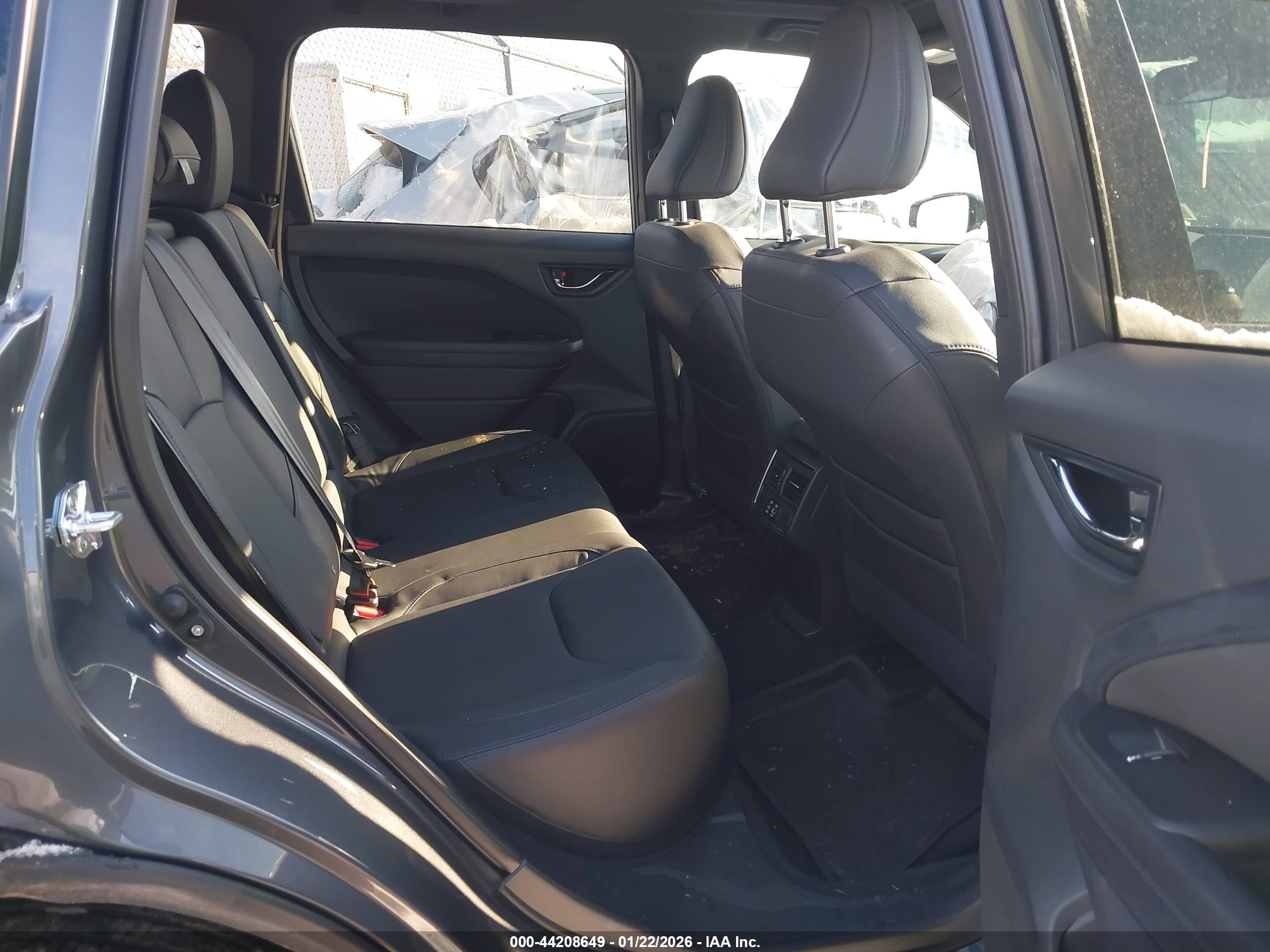 SUBARU FORESTER image 8