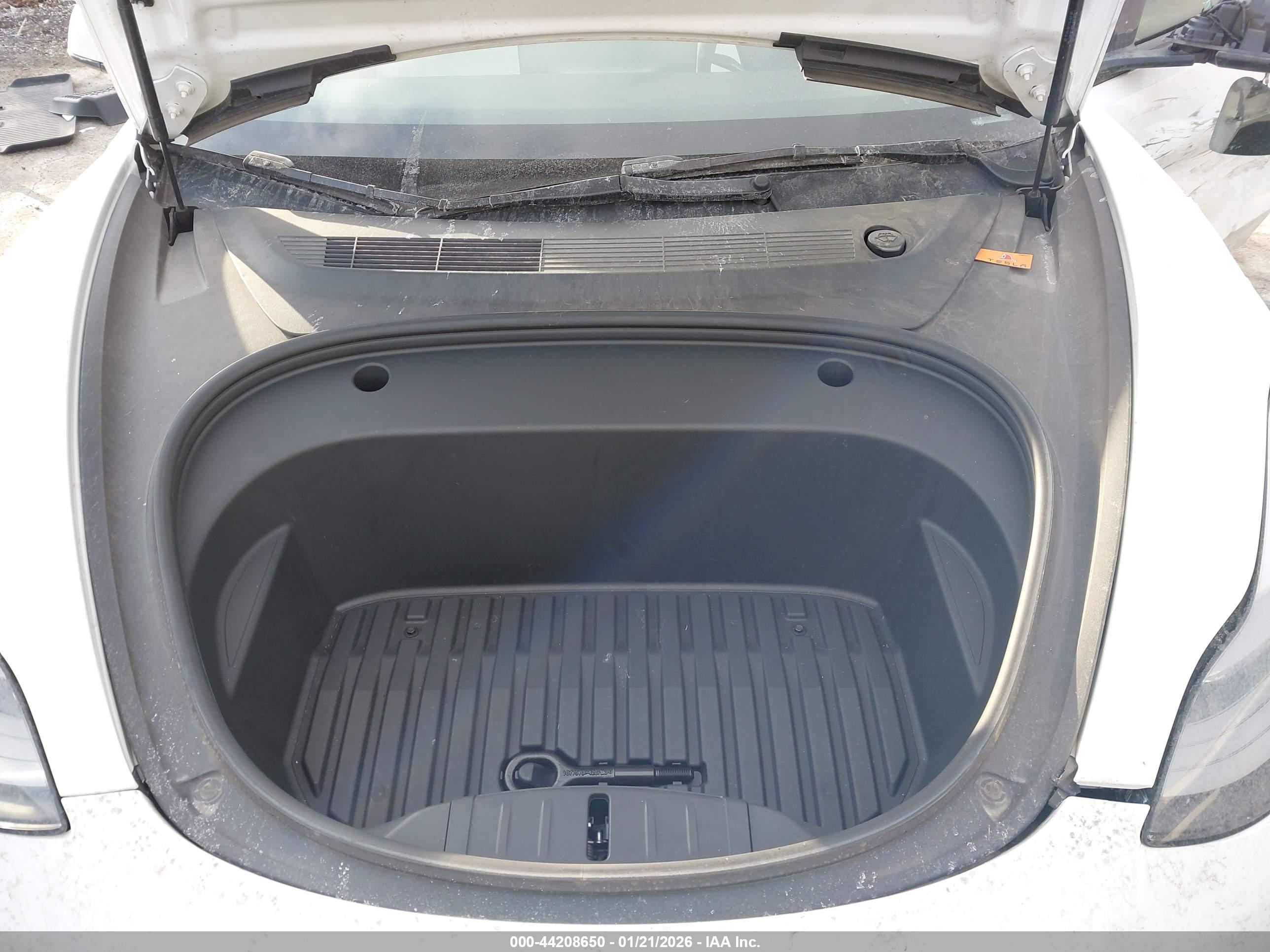 TESLA MODEL image 10