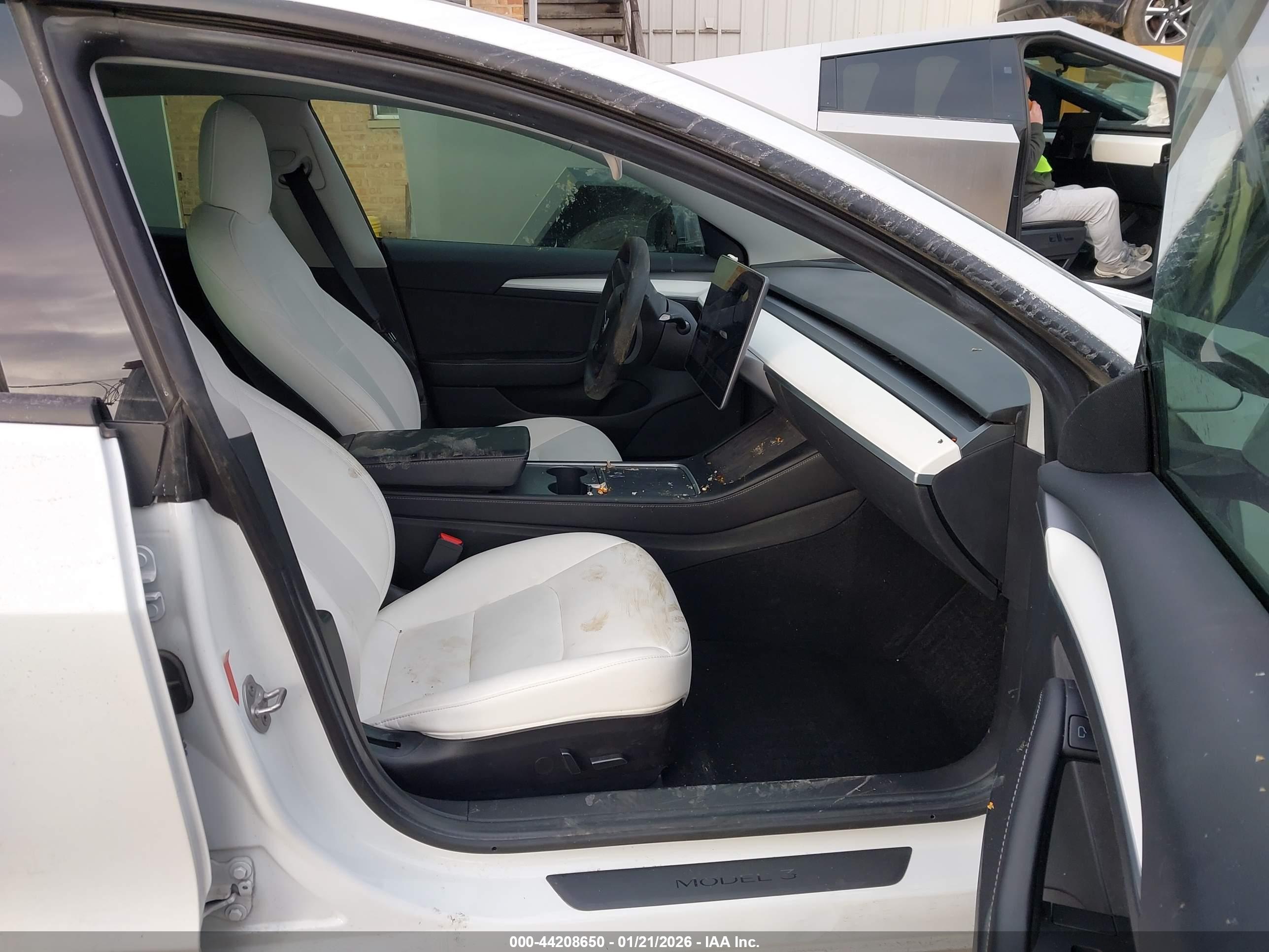 TESLA MODEL image 5