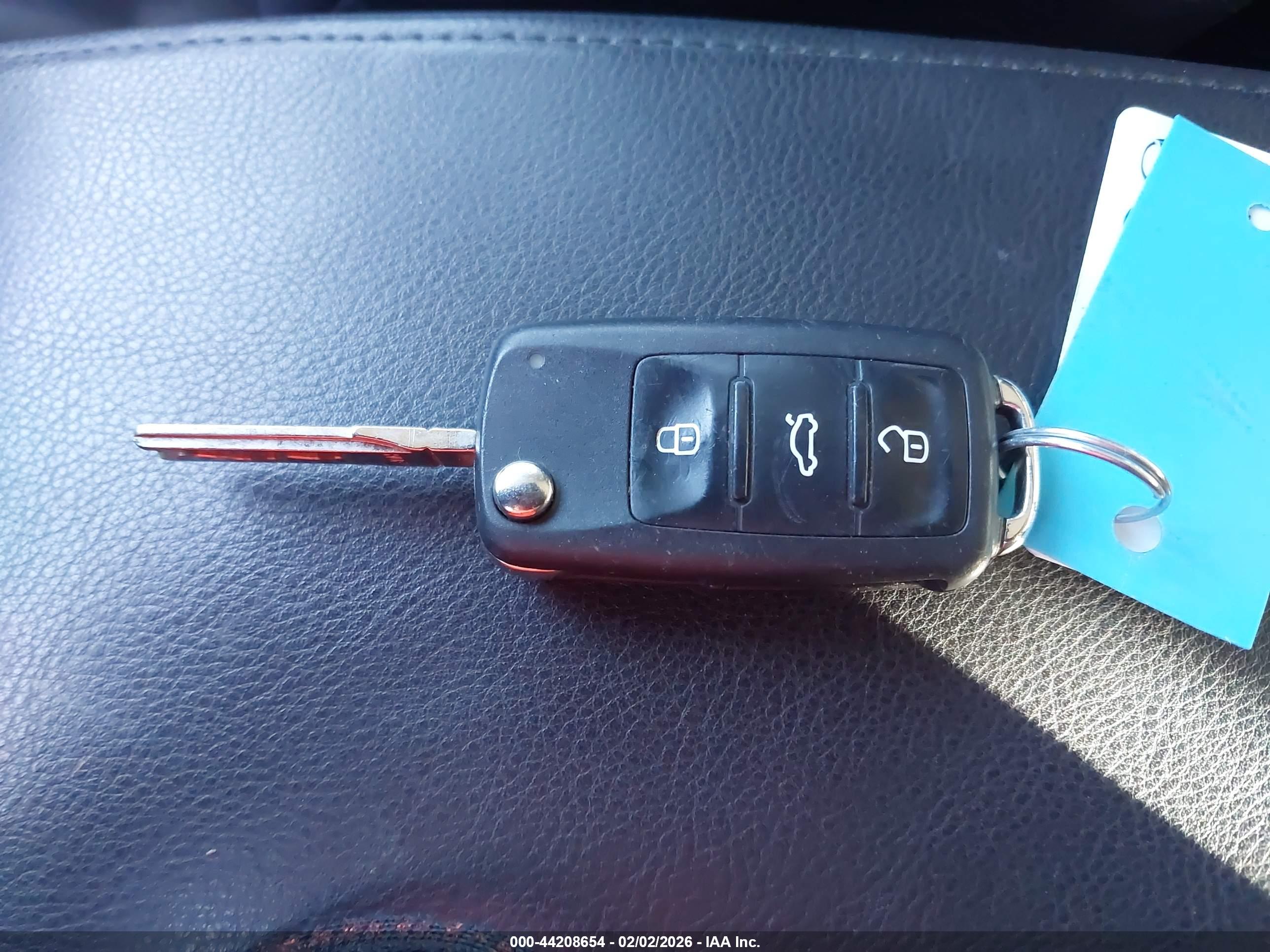 VOLKSWAGEN TIGUAN image 11