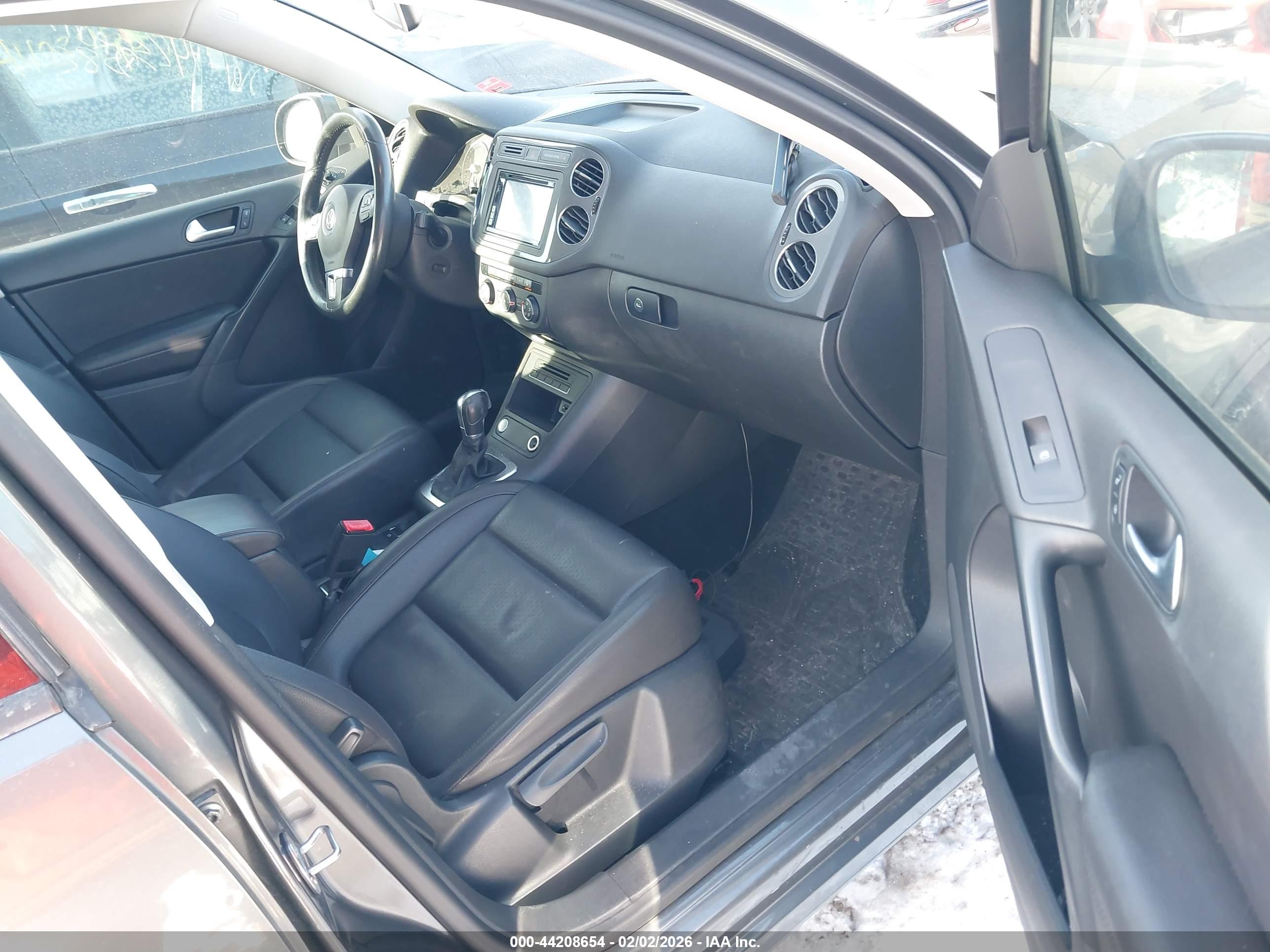 VOLKSWAGEN TIGUAN image 5