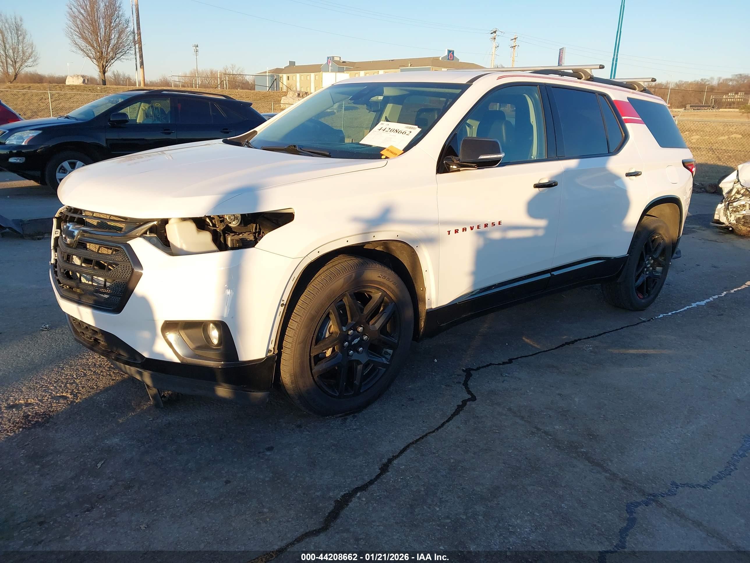 CHEVROLET TRAVERSE image 2