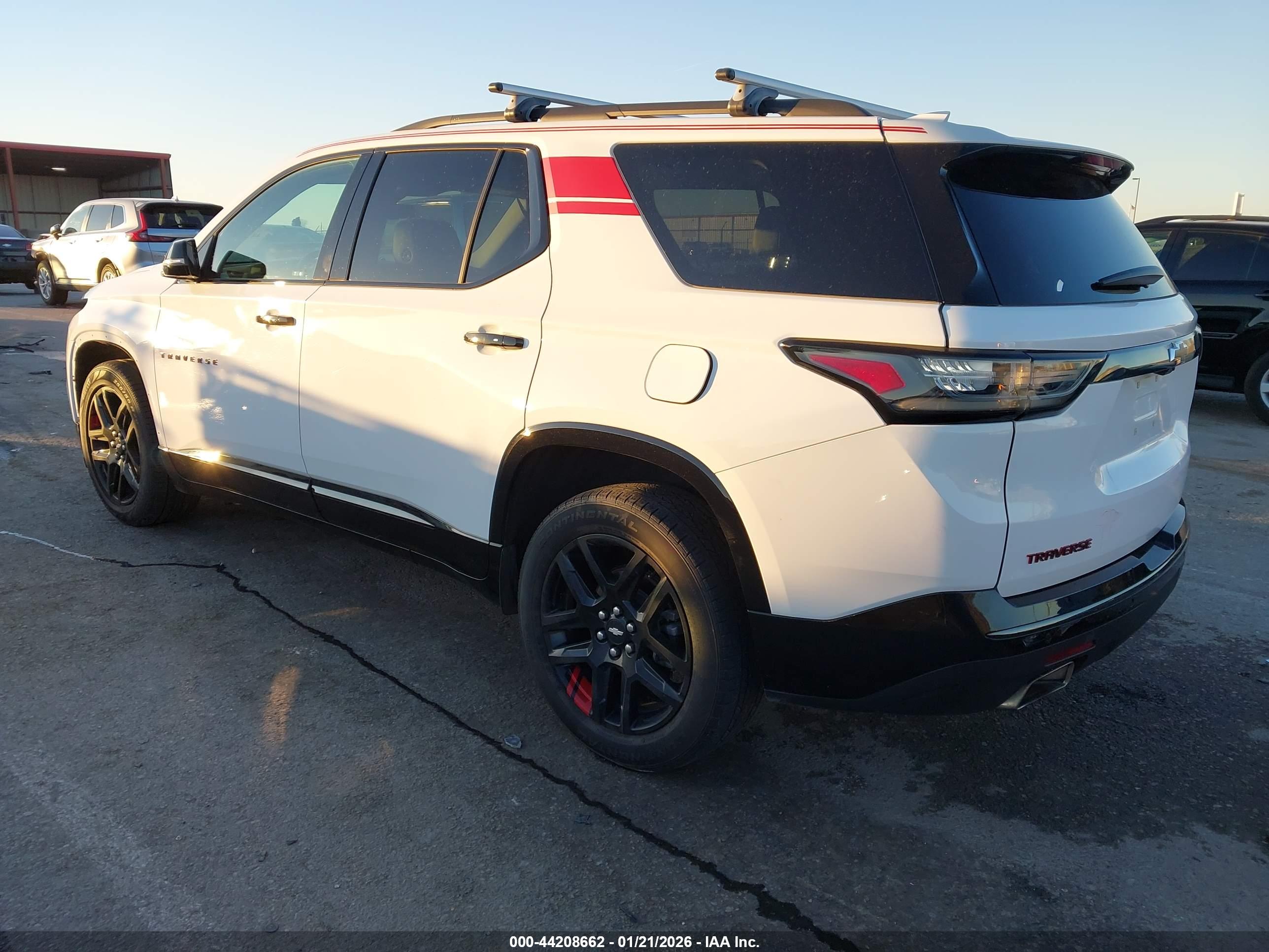 CHEVROLET TRAVERSE image 3