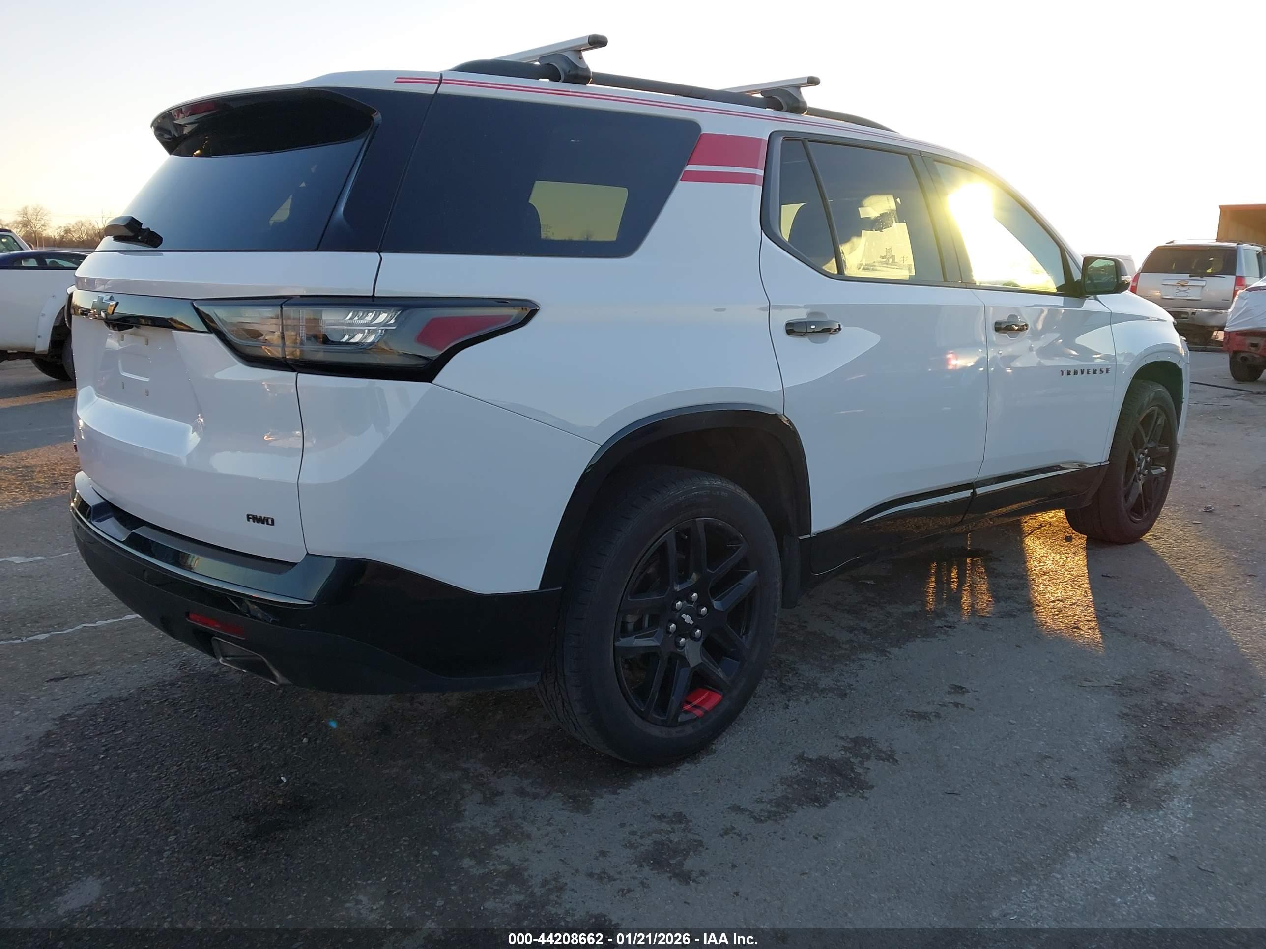 CHEVROLET TRAVERSE image 4