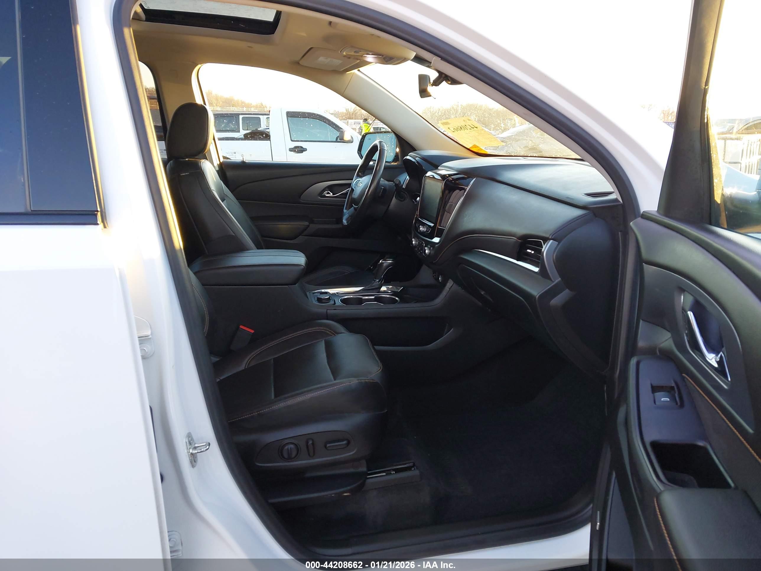 CHEVROLET TRAVERSE image 5