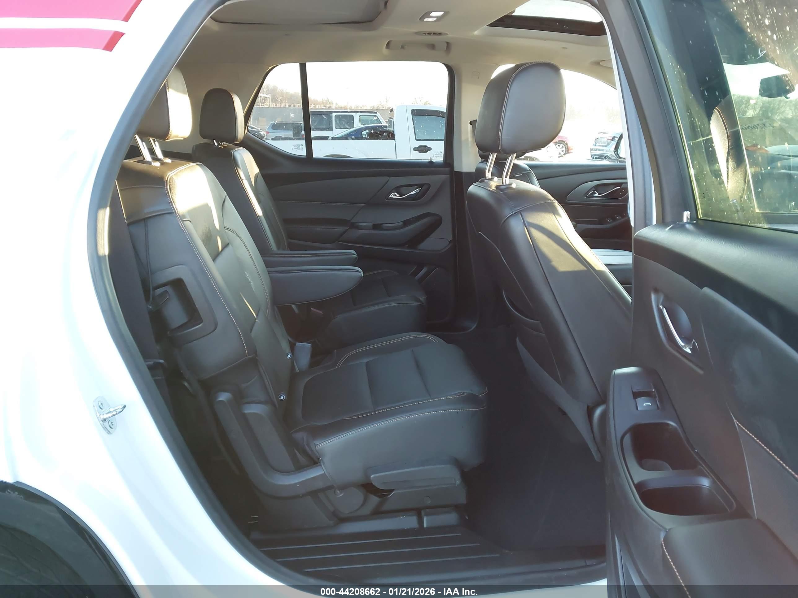 CHEVROLET TRAVERSE image 8