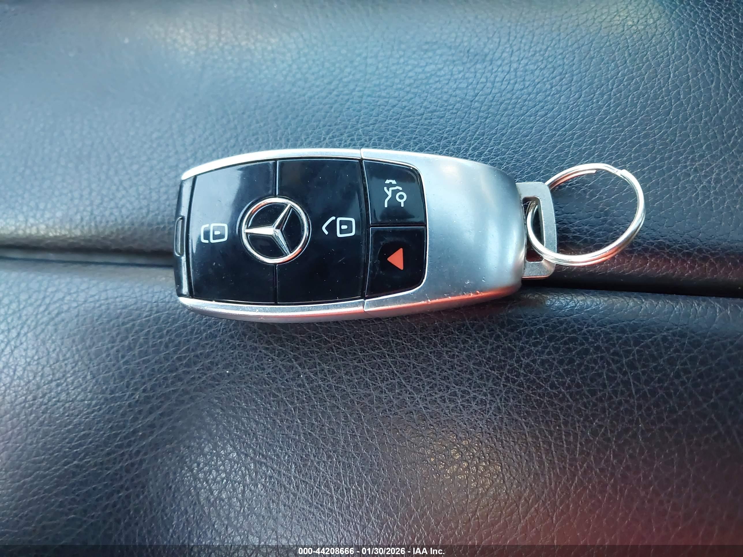 MERCEDES-BENZ E image 11