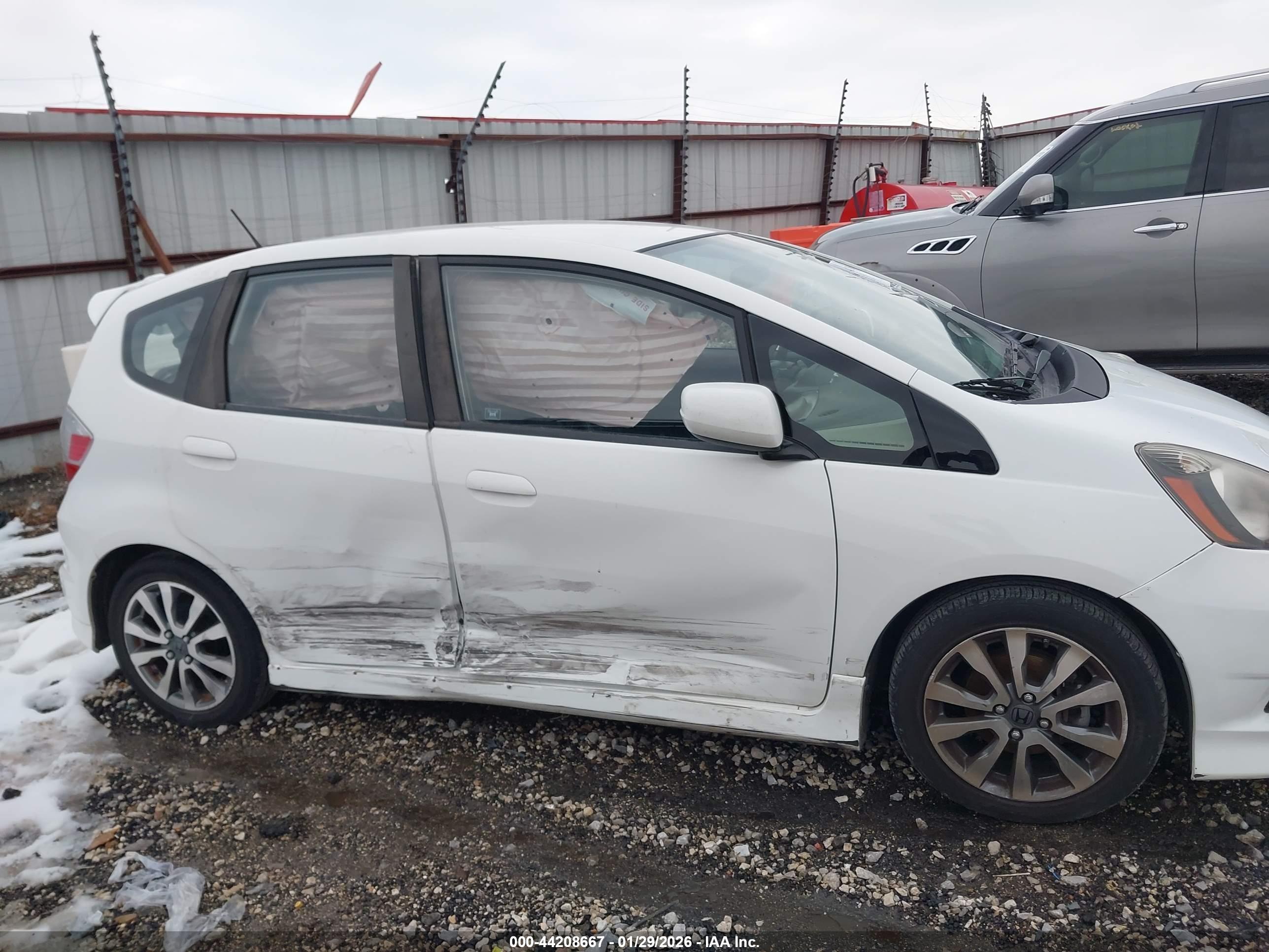 HONDA FIT image 6