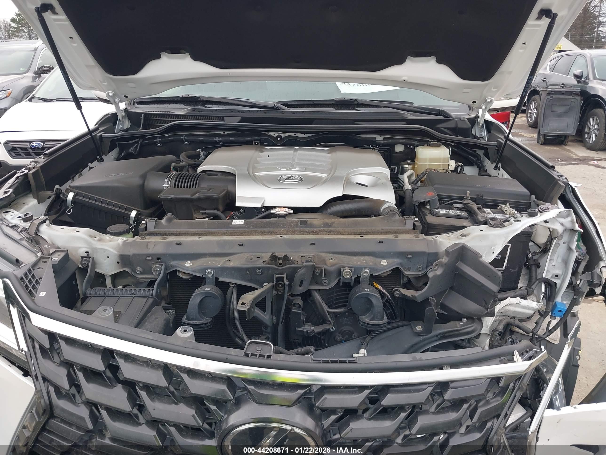 LEXUS LX image 10