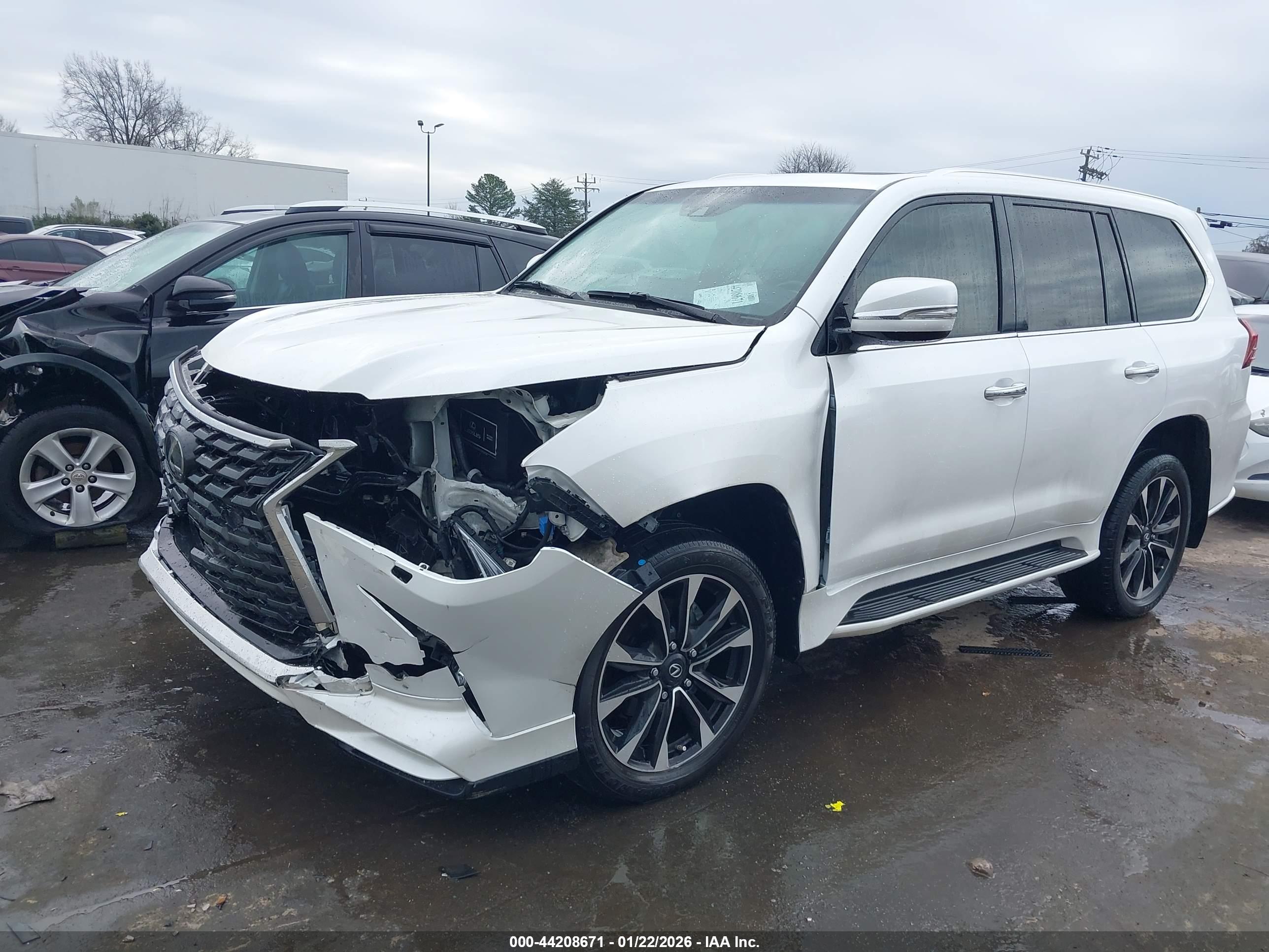LEXUS LX image 6
