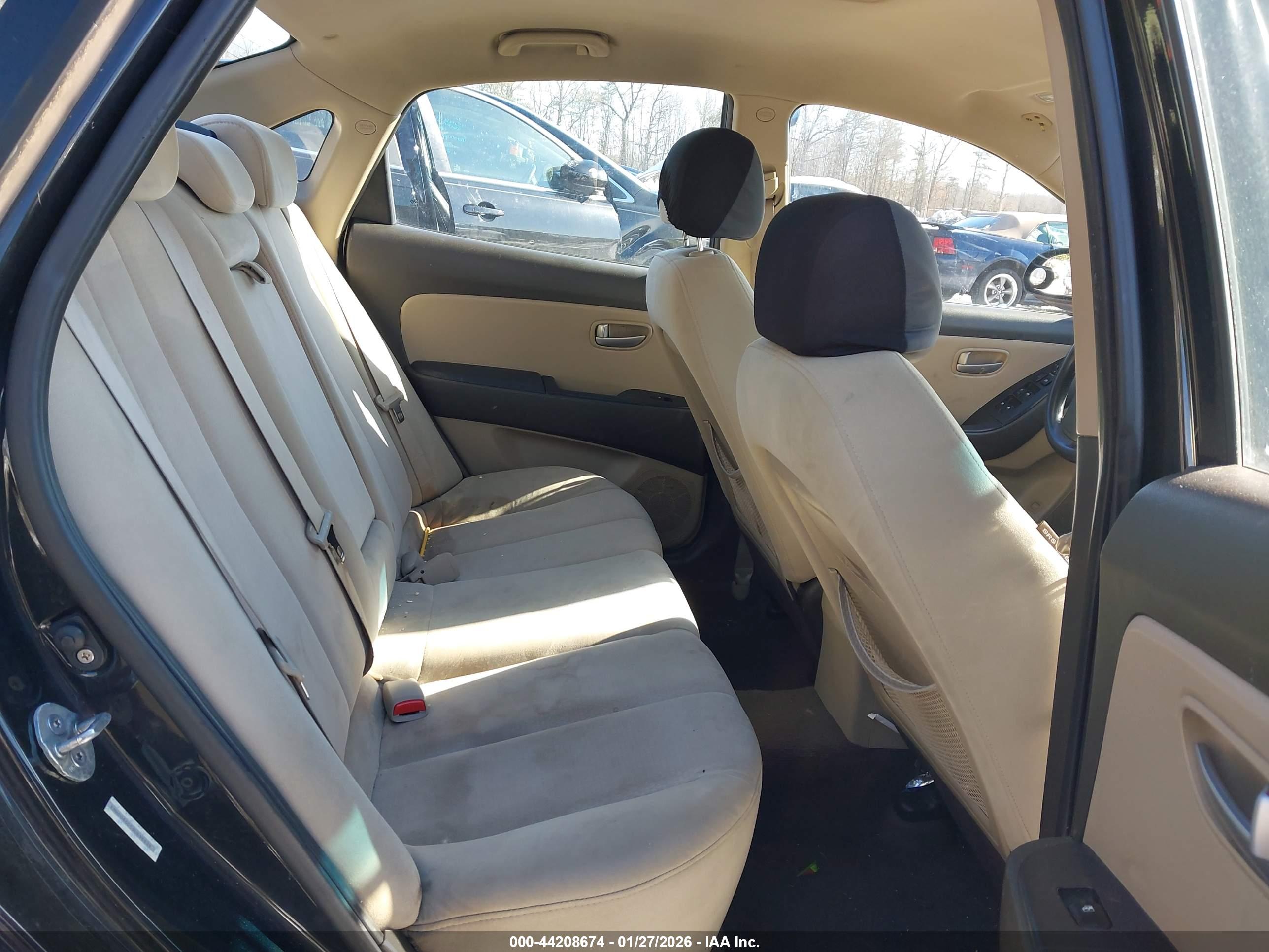 HYUNDAI ELANTRA image 8