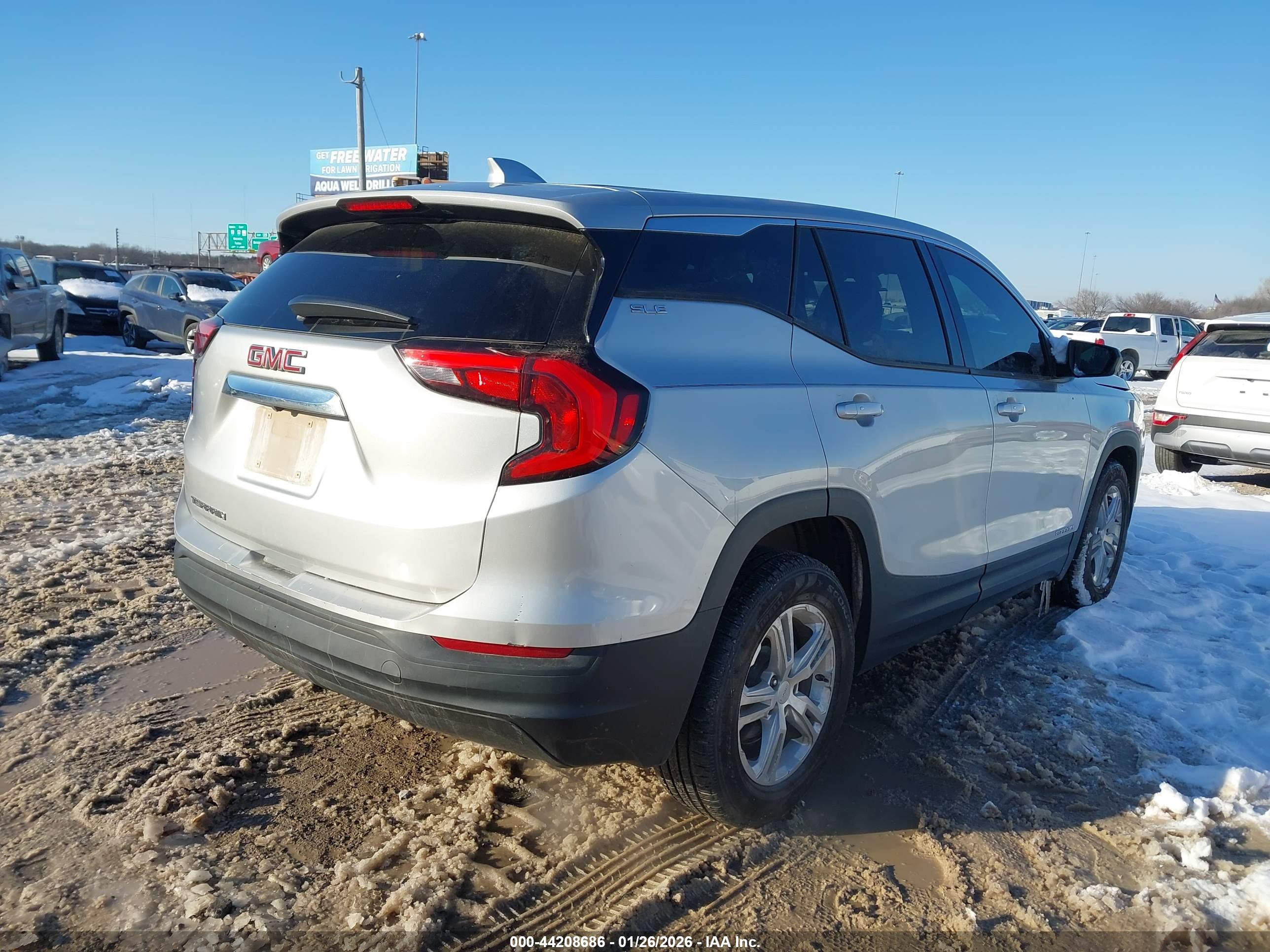GMC TERRAIN image 4