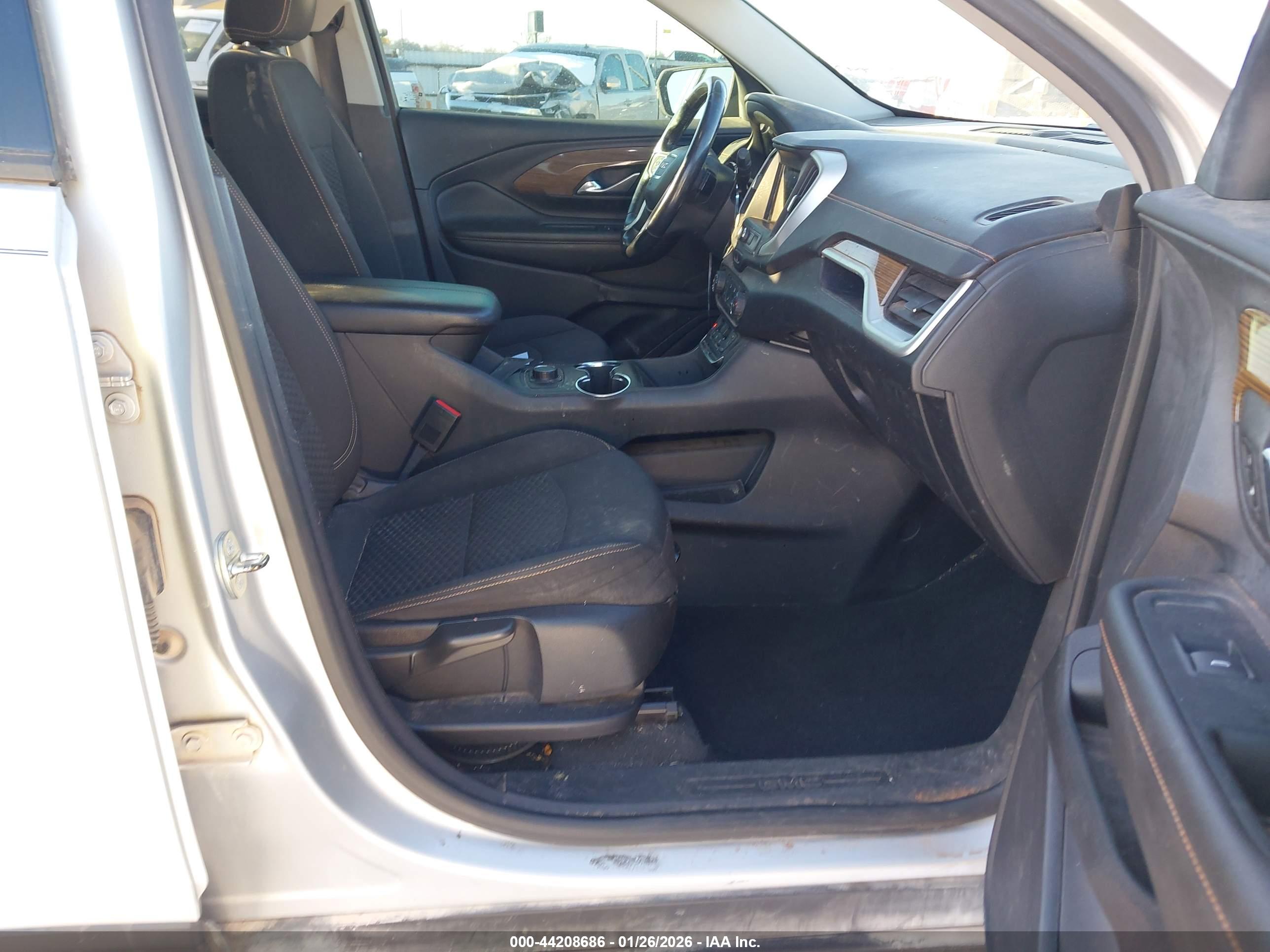 GMC TERRAIN image 5
