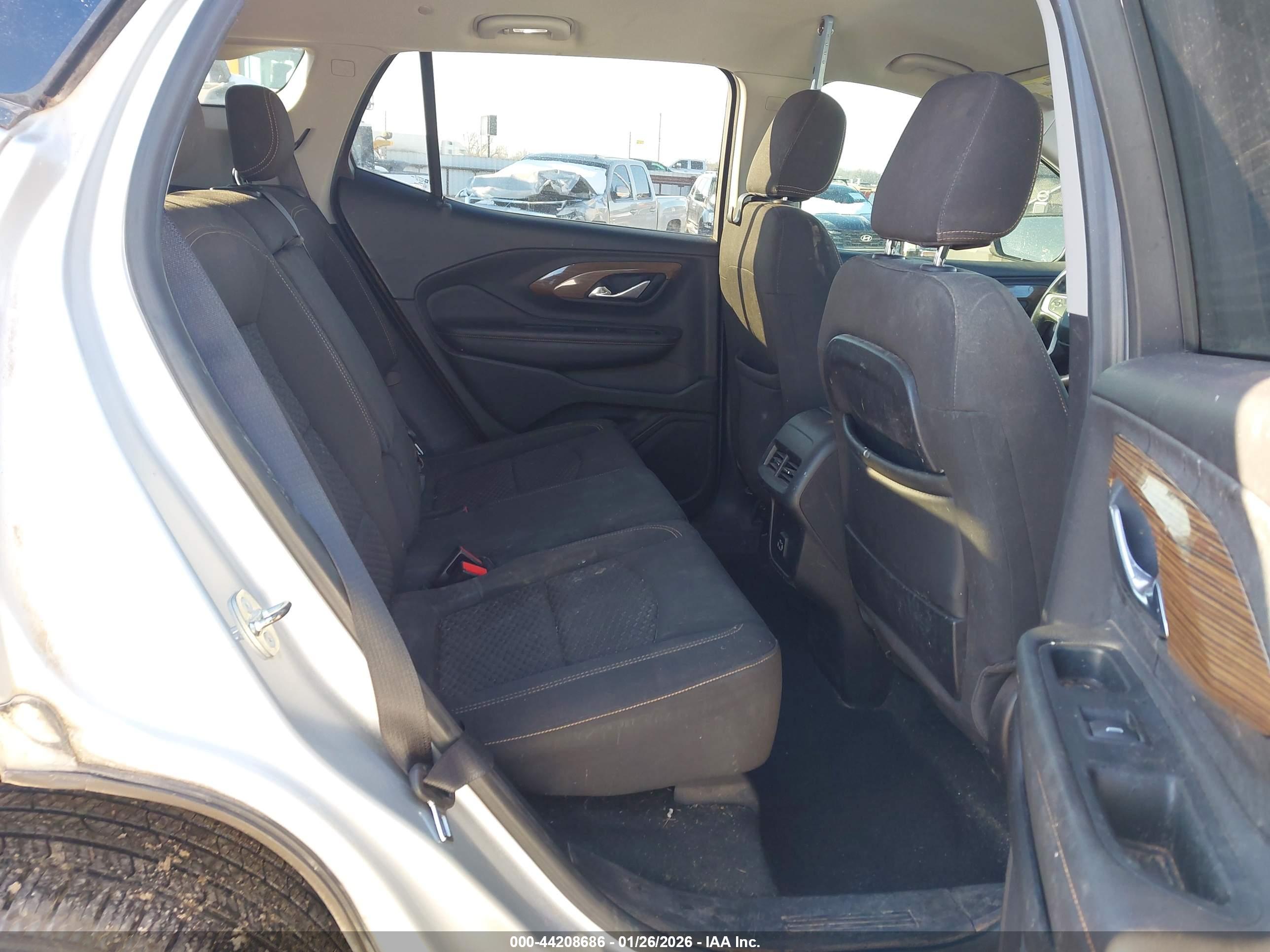 GMC TERRAIN image 8