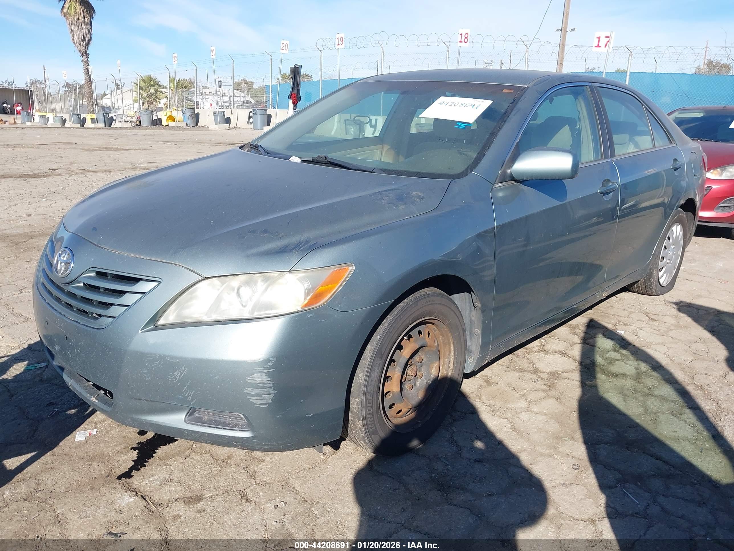 TOYOTA CAMRY image 2
