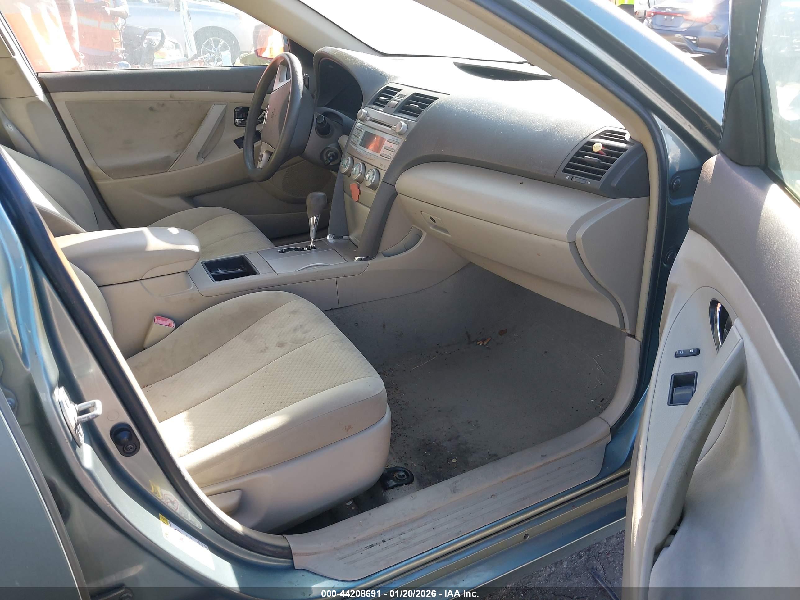 TOYOTA CAMRY image 5