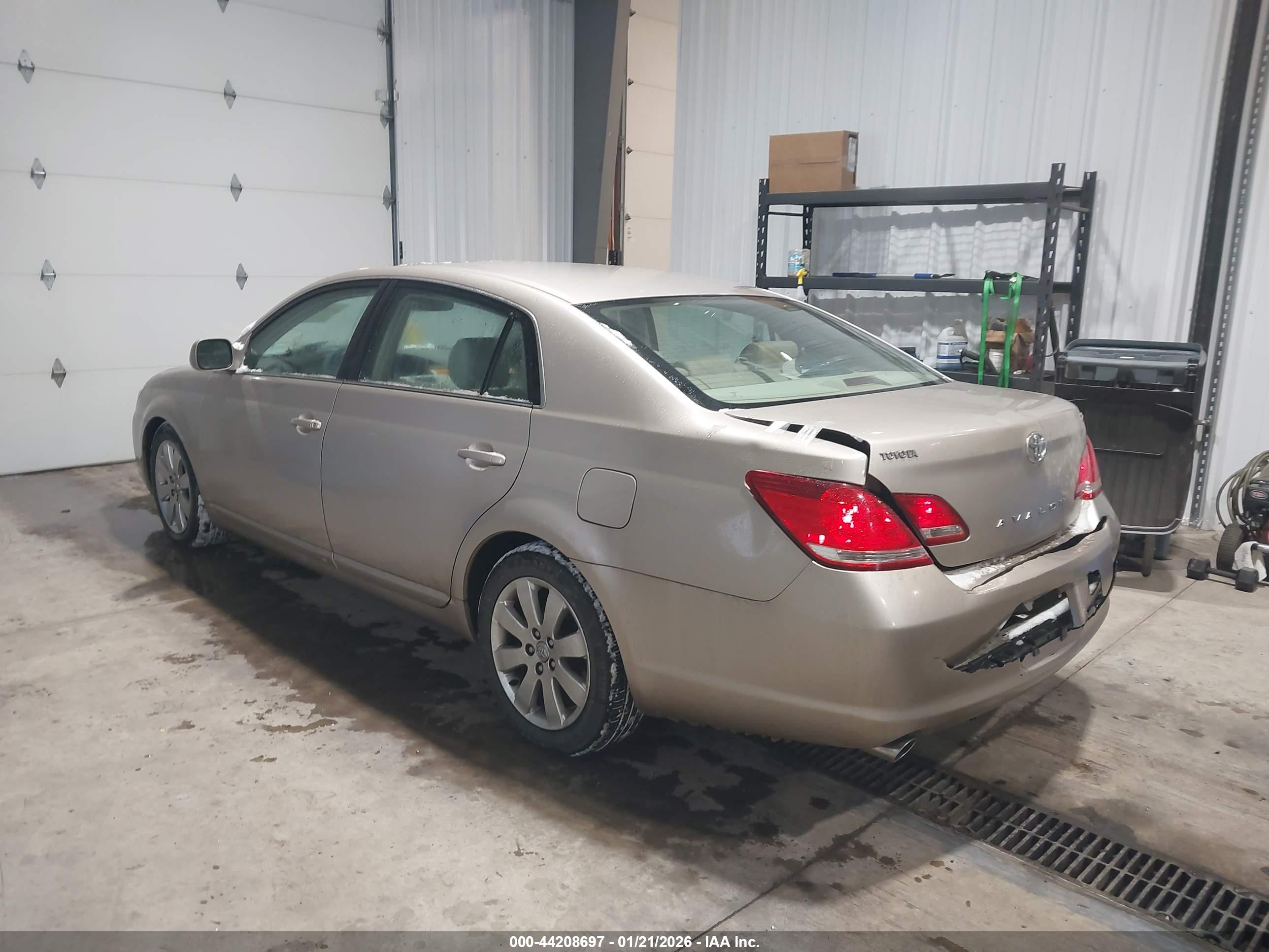 TOYOTA AVALON image 3