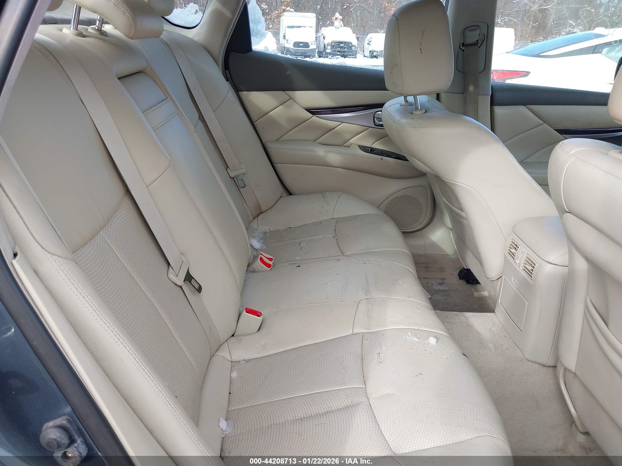 INFINITI M37X image 8