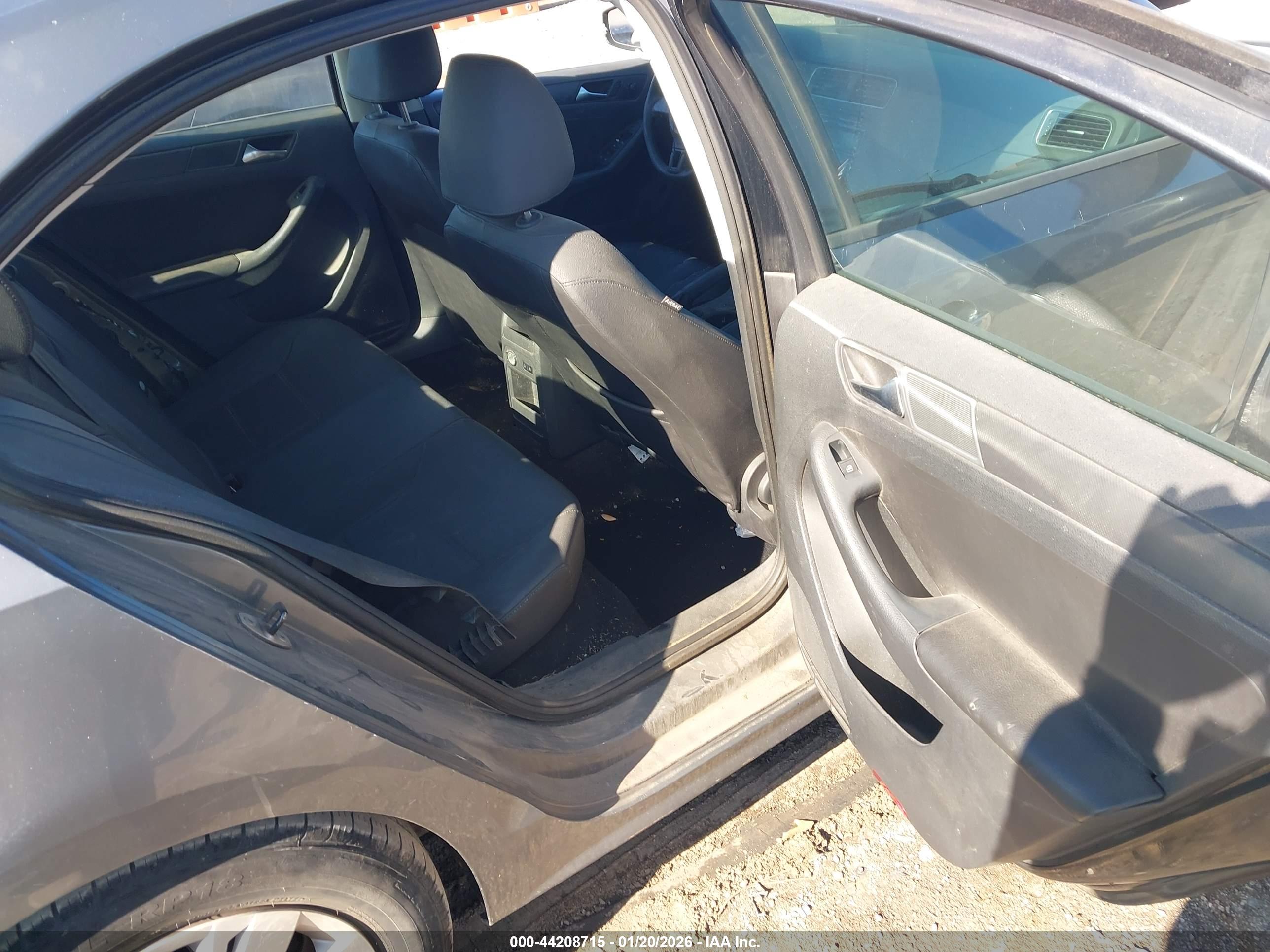 VOLKSWAGEN JETTA image 8