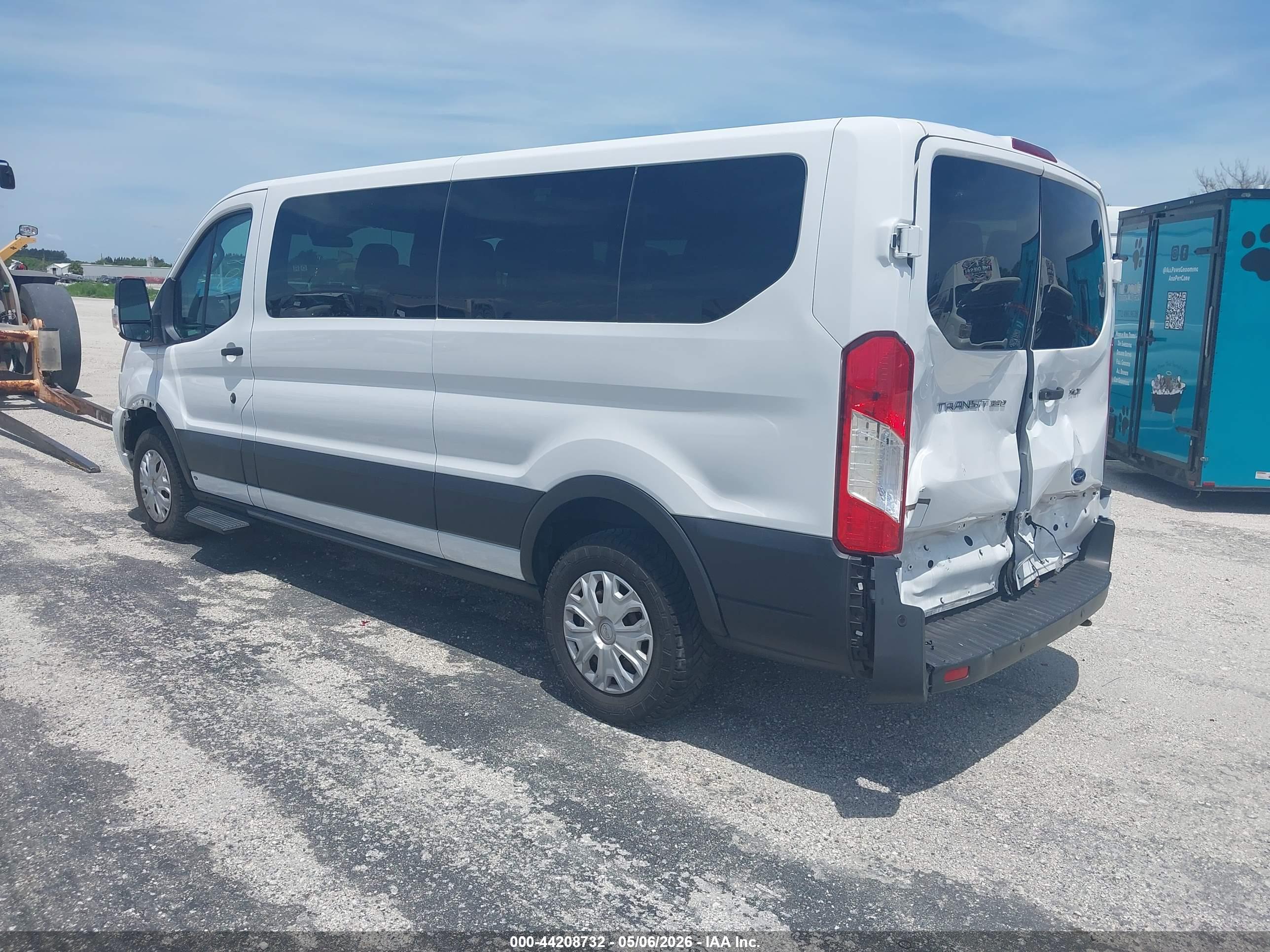 FORD TRANSIT-350 image 3