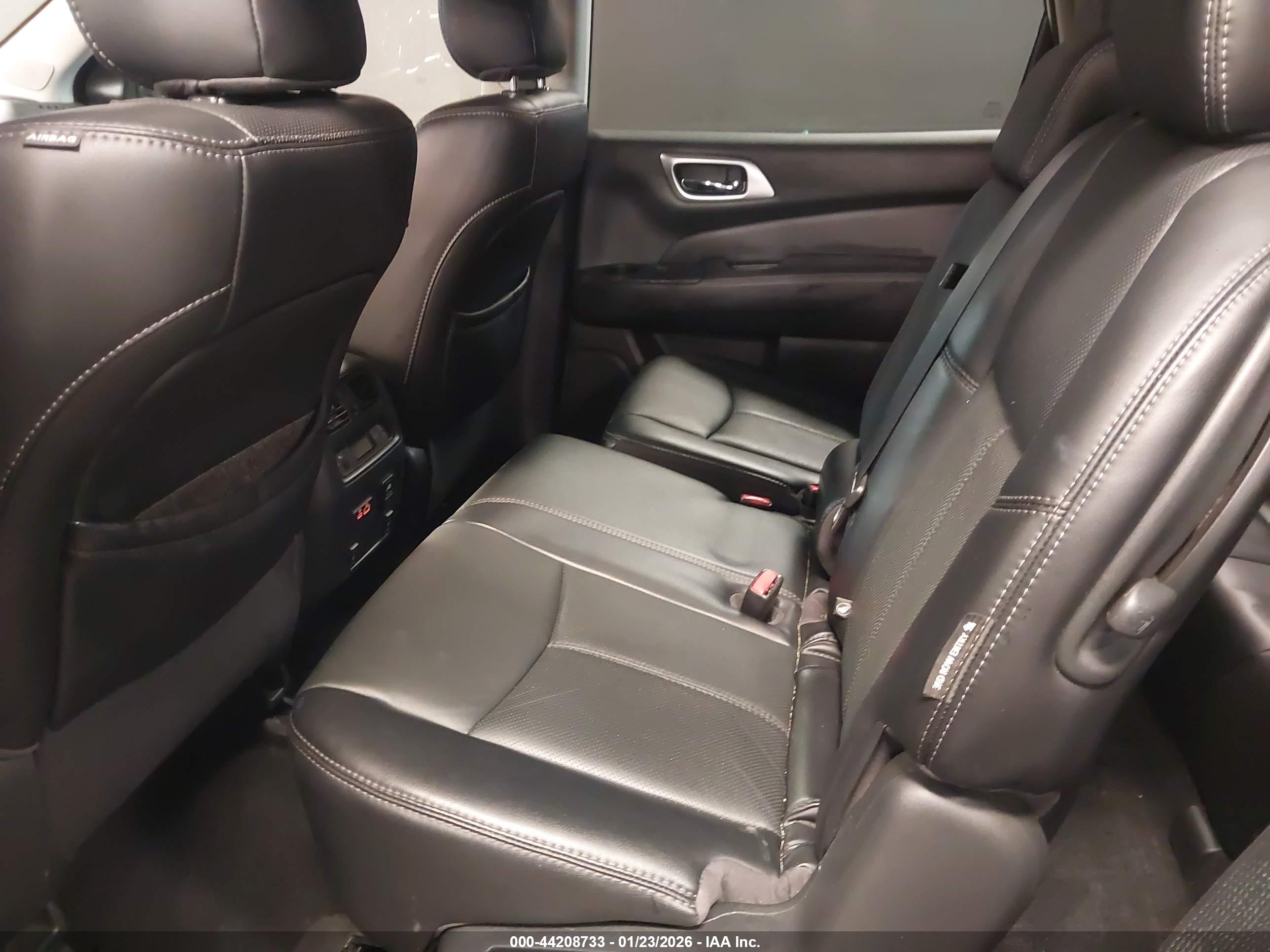 NISSAN PATHFINDER image 8
