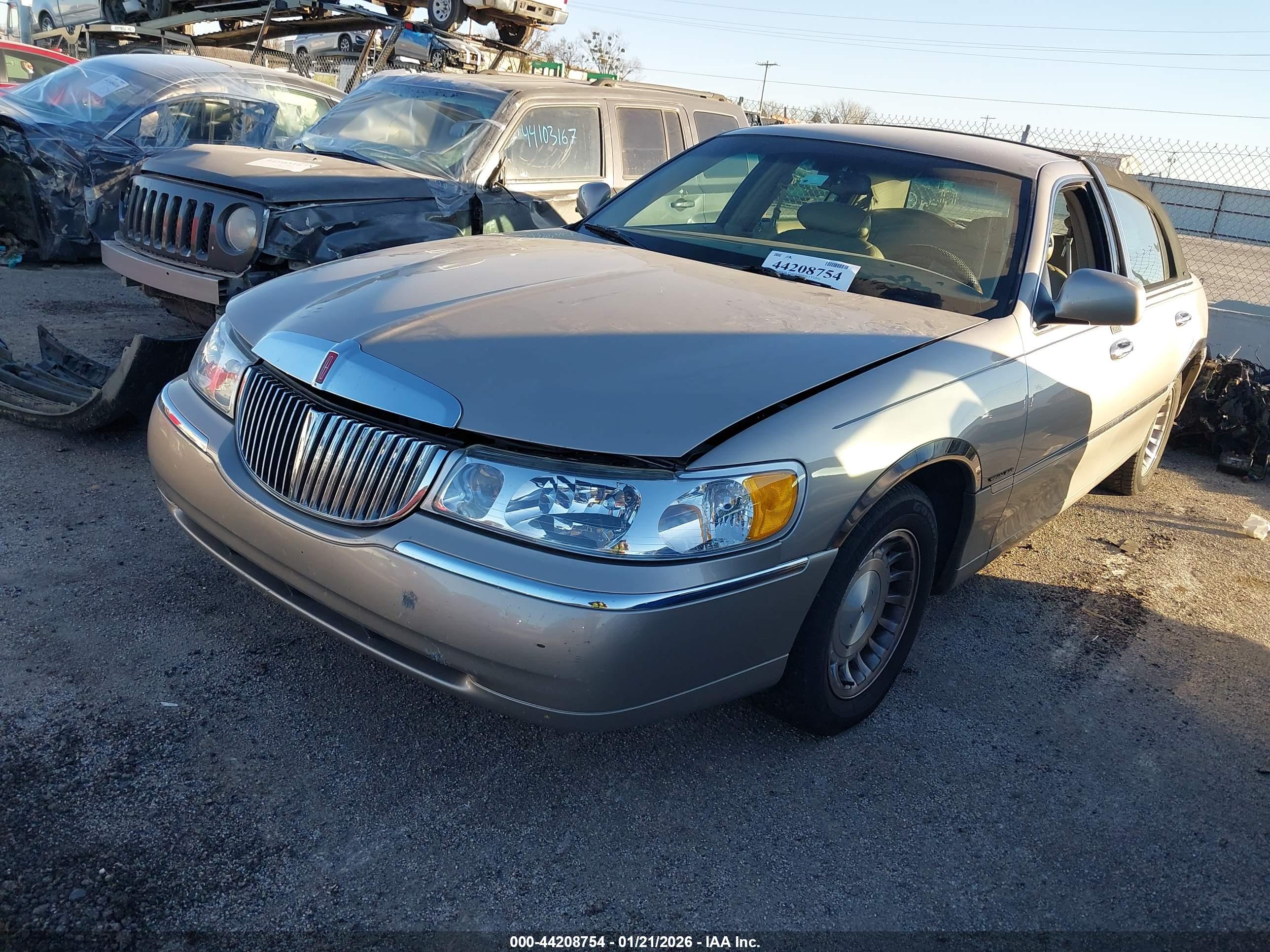 LINCOLN TOWN image 2