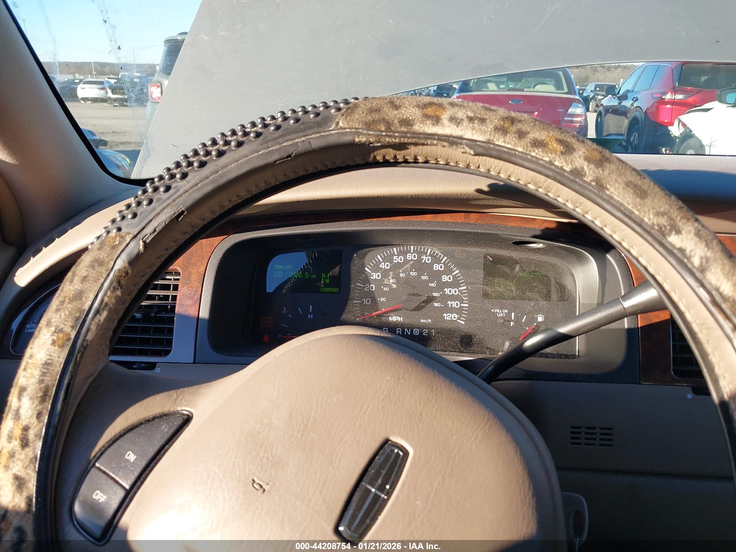 LINCOLN TOWN image 7