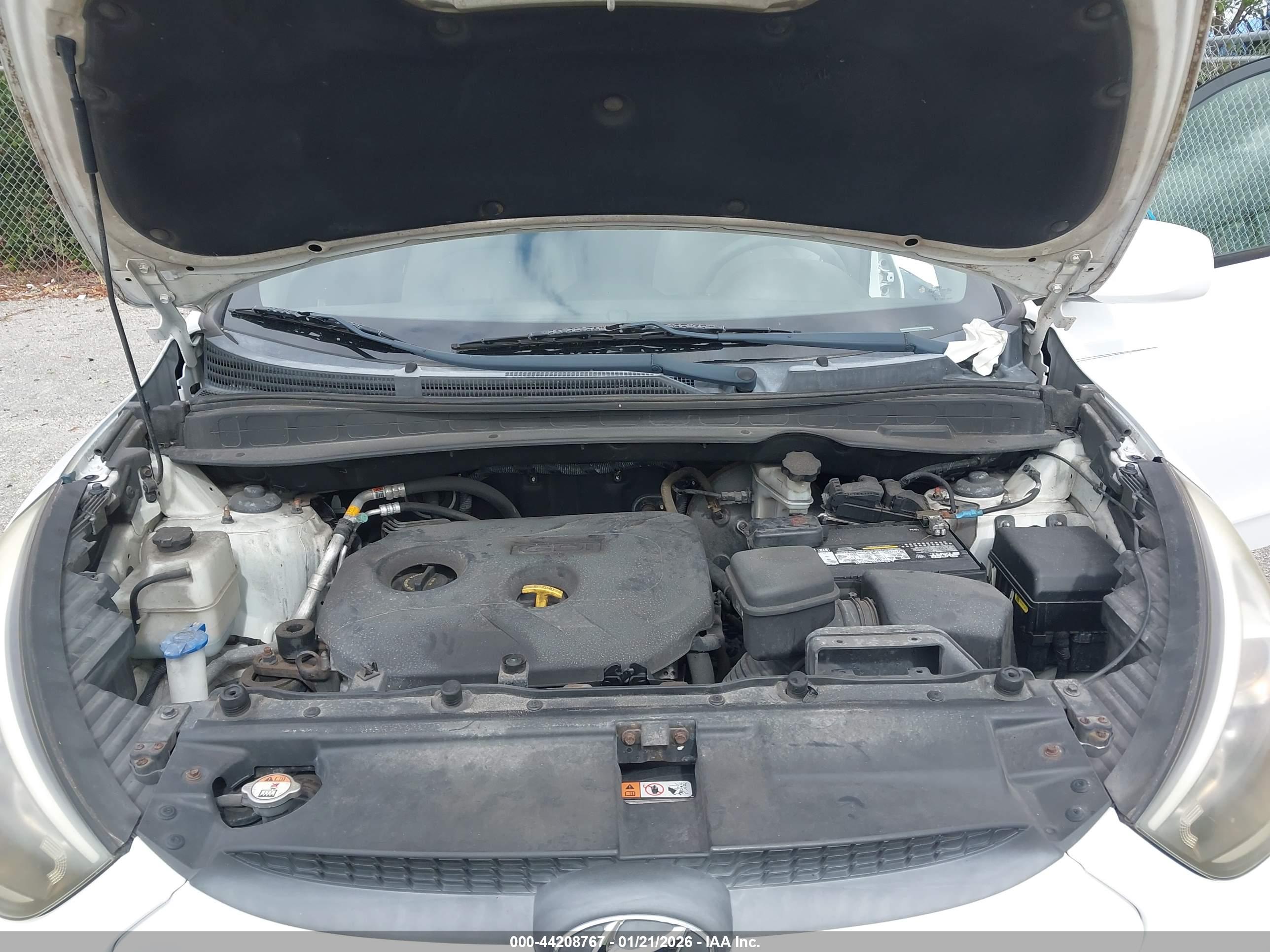 HYUNDAI TUCSON image 10