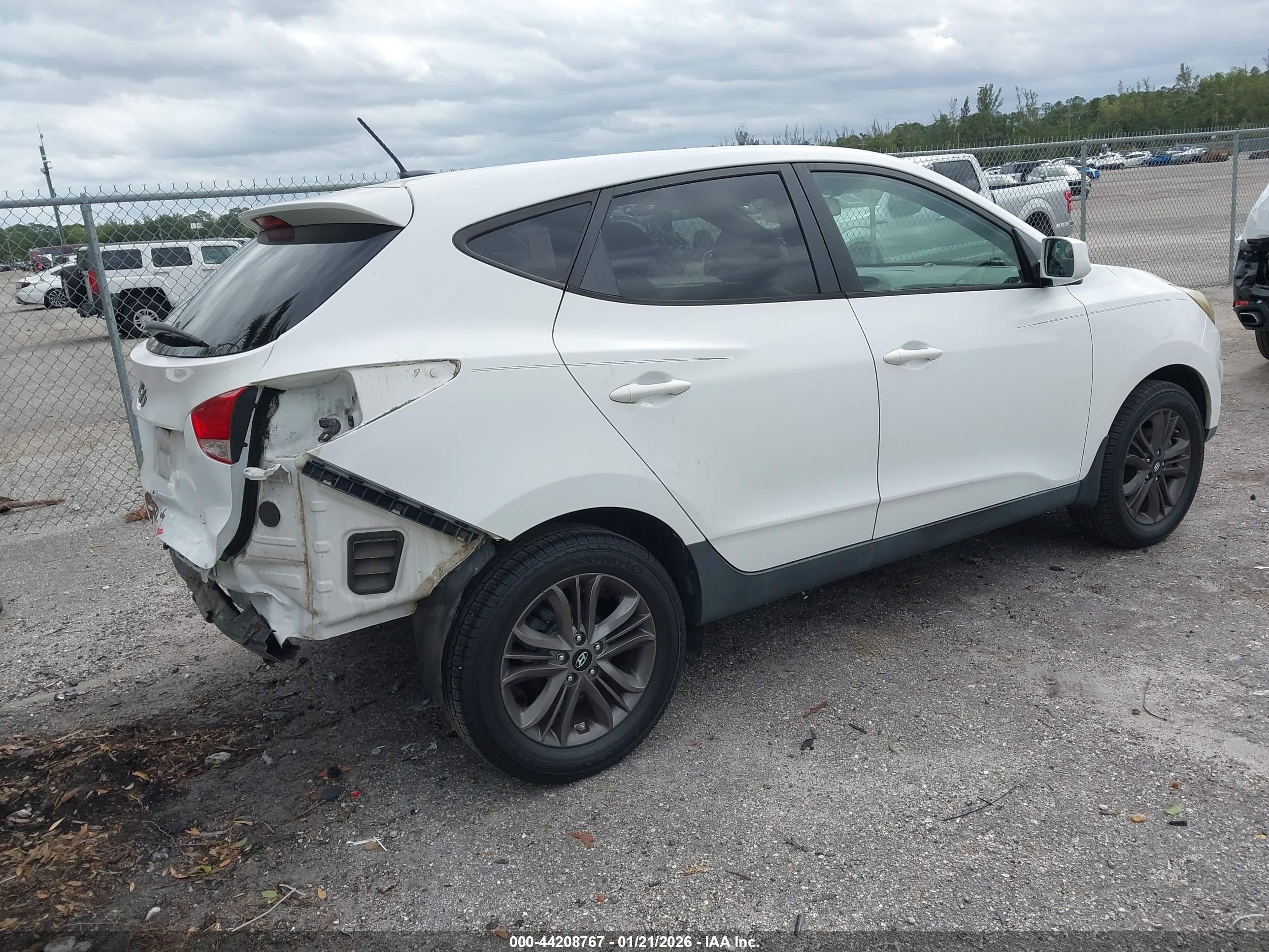 HYUNDAI TUCSON image 4
