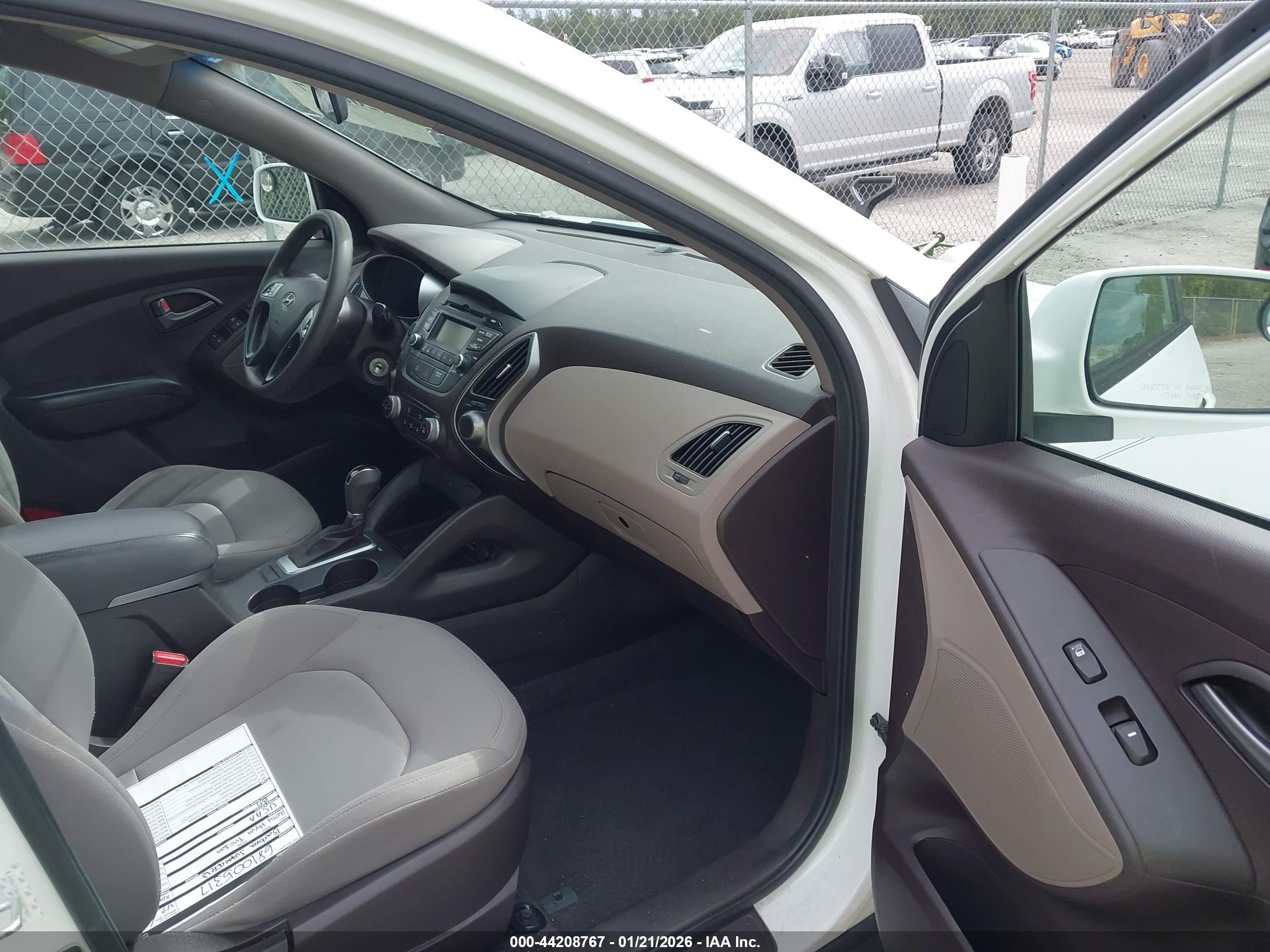 HYUNDAI TUCSON image 5