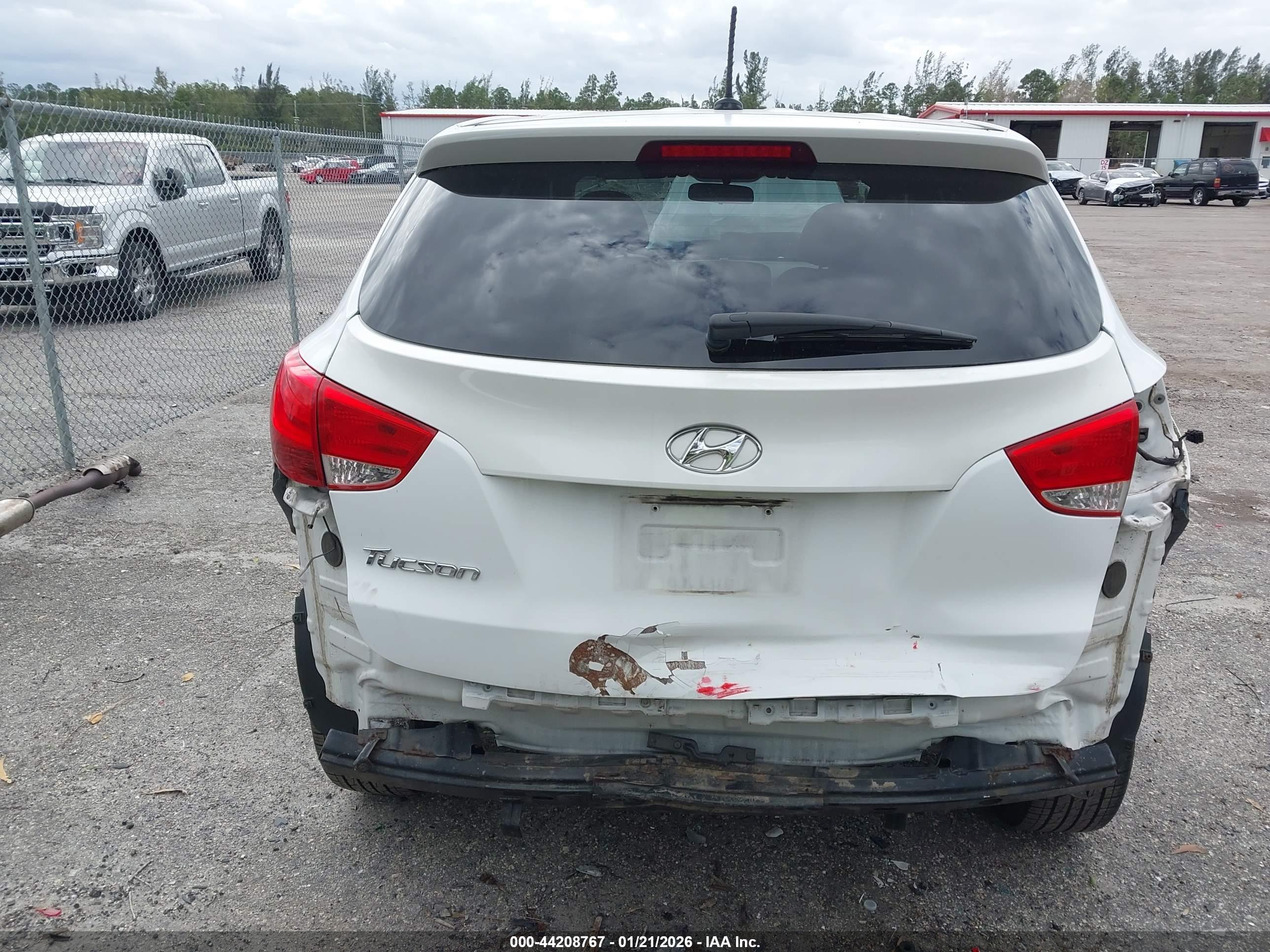 HYUNDAI TUCSON image 6