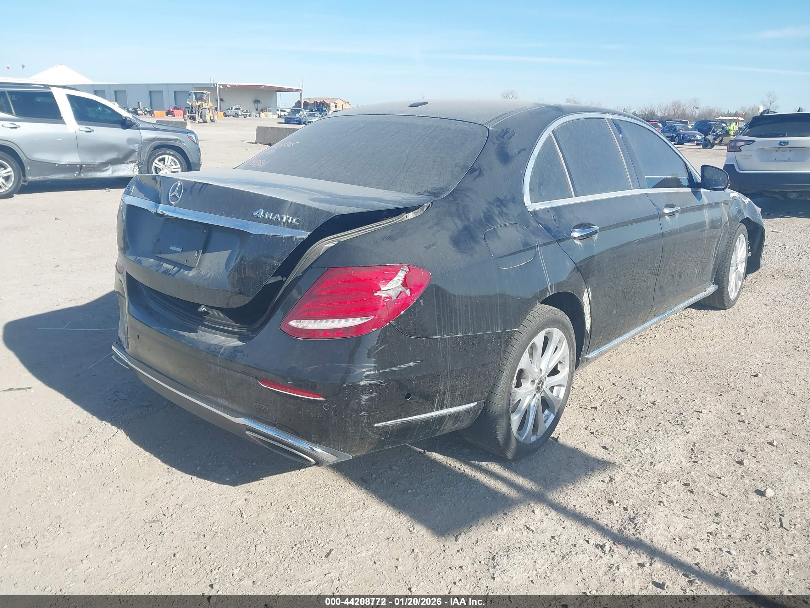 MERCEDES-BENZ E image 4