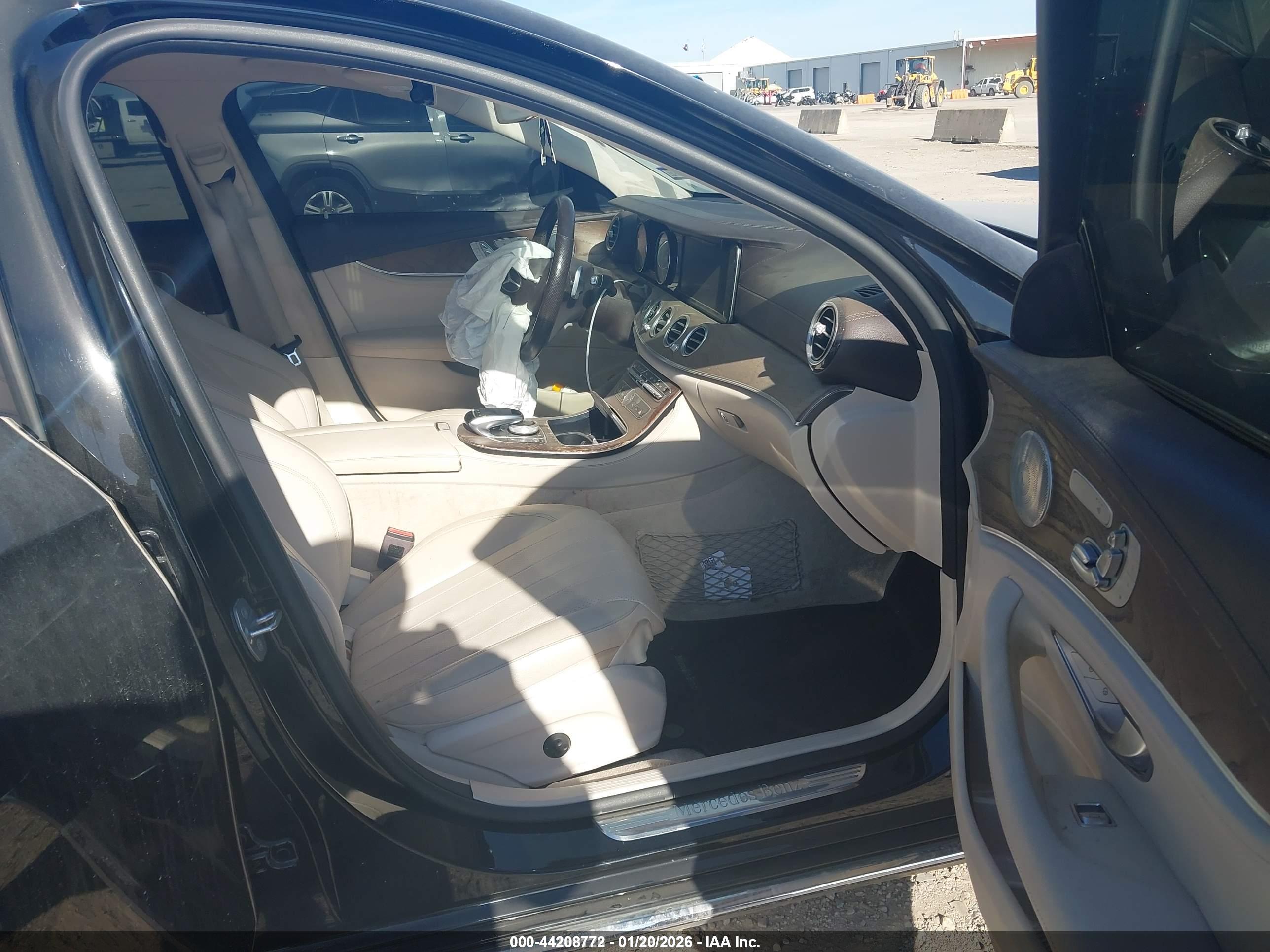MERCEDES-BENZ E image 5
