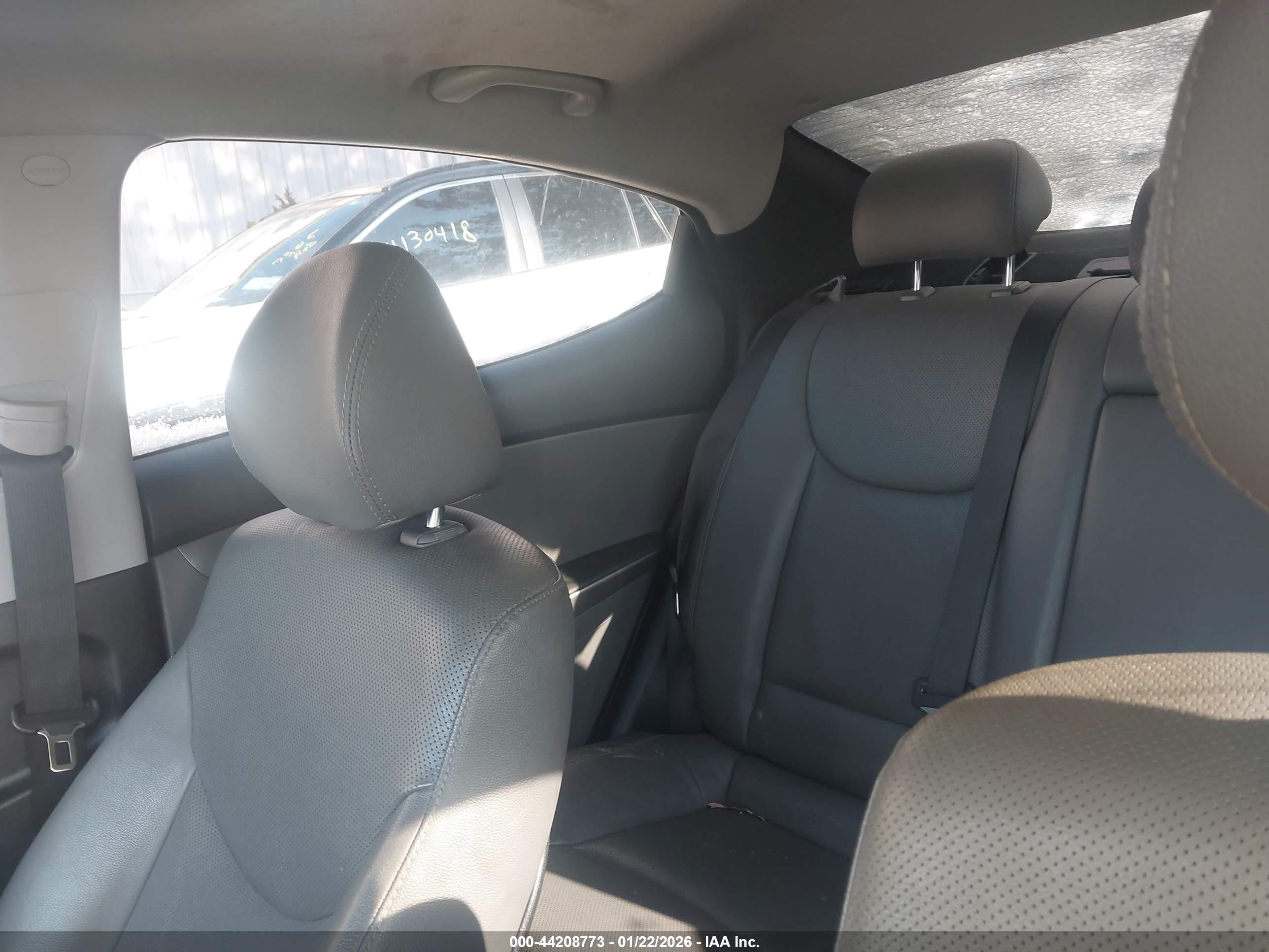 HYUNDAI ELANTRA image 8