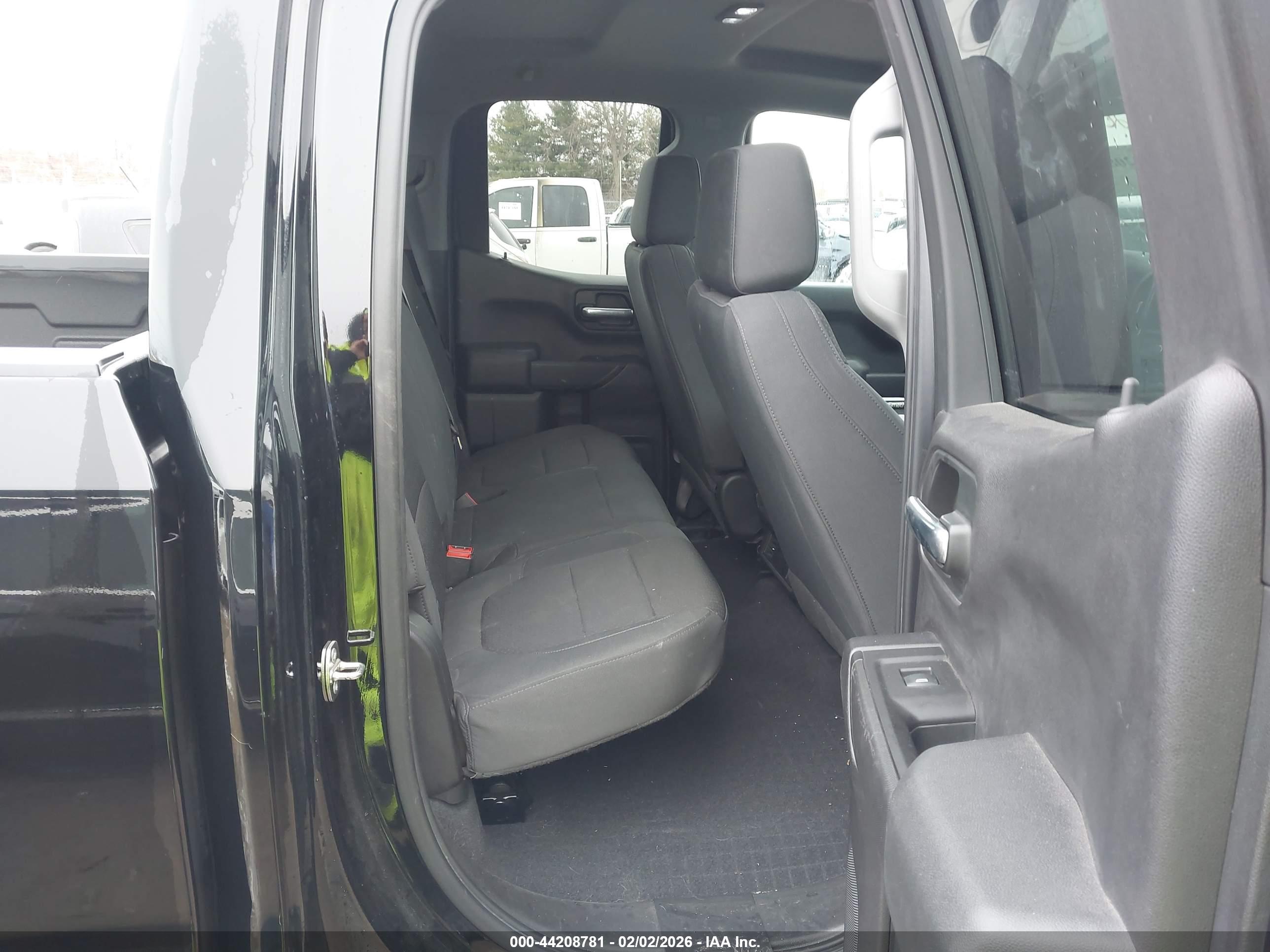 CHEVROLET SILVERADO image 8
