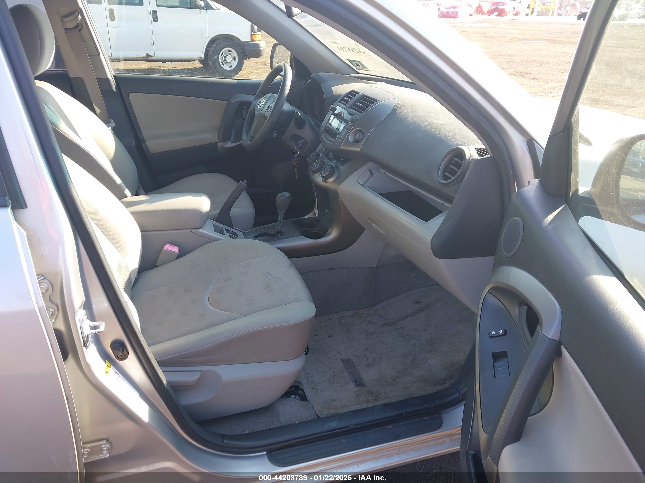 TOYOTA RAV4 image 5