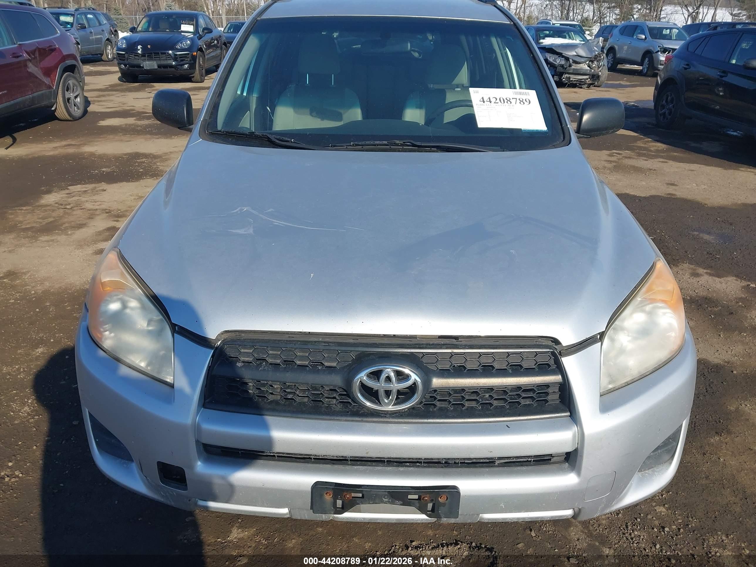 TOYOTA RAV4 image 6