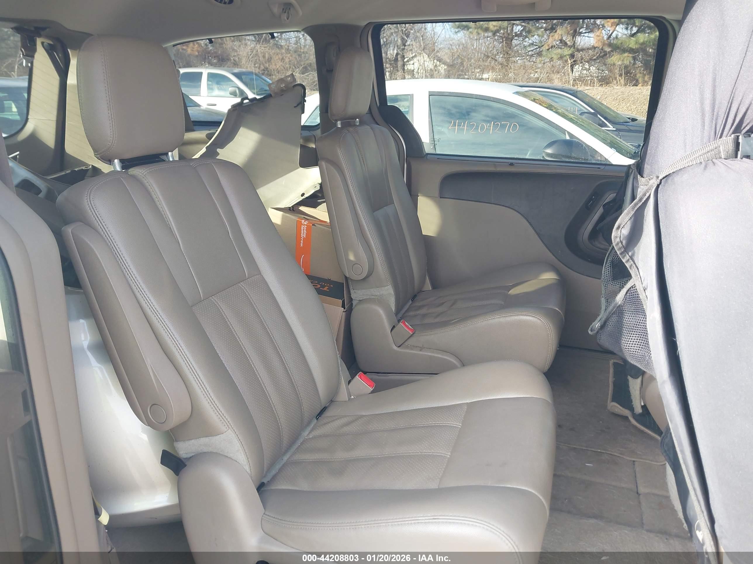 CHRYSLER TOWN image 8