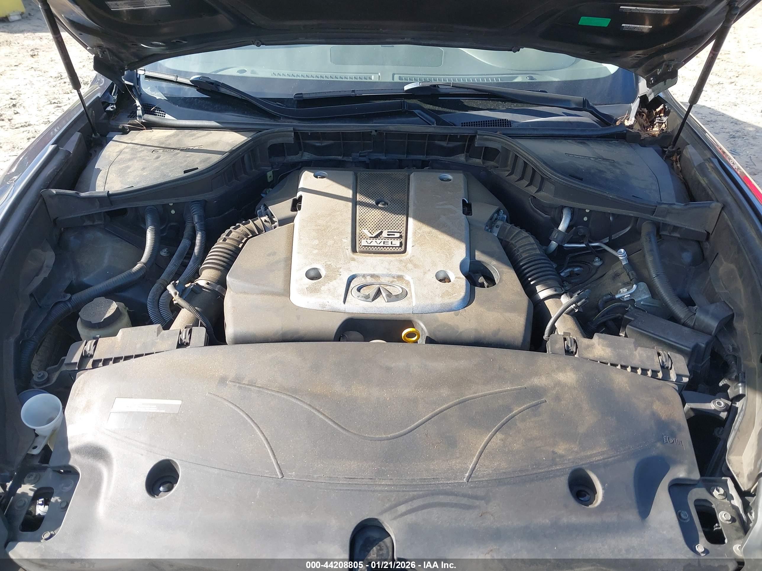 INFINITI Q70L image 10