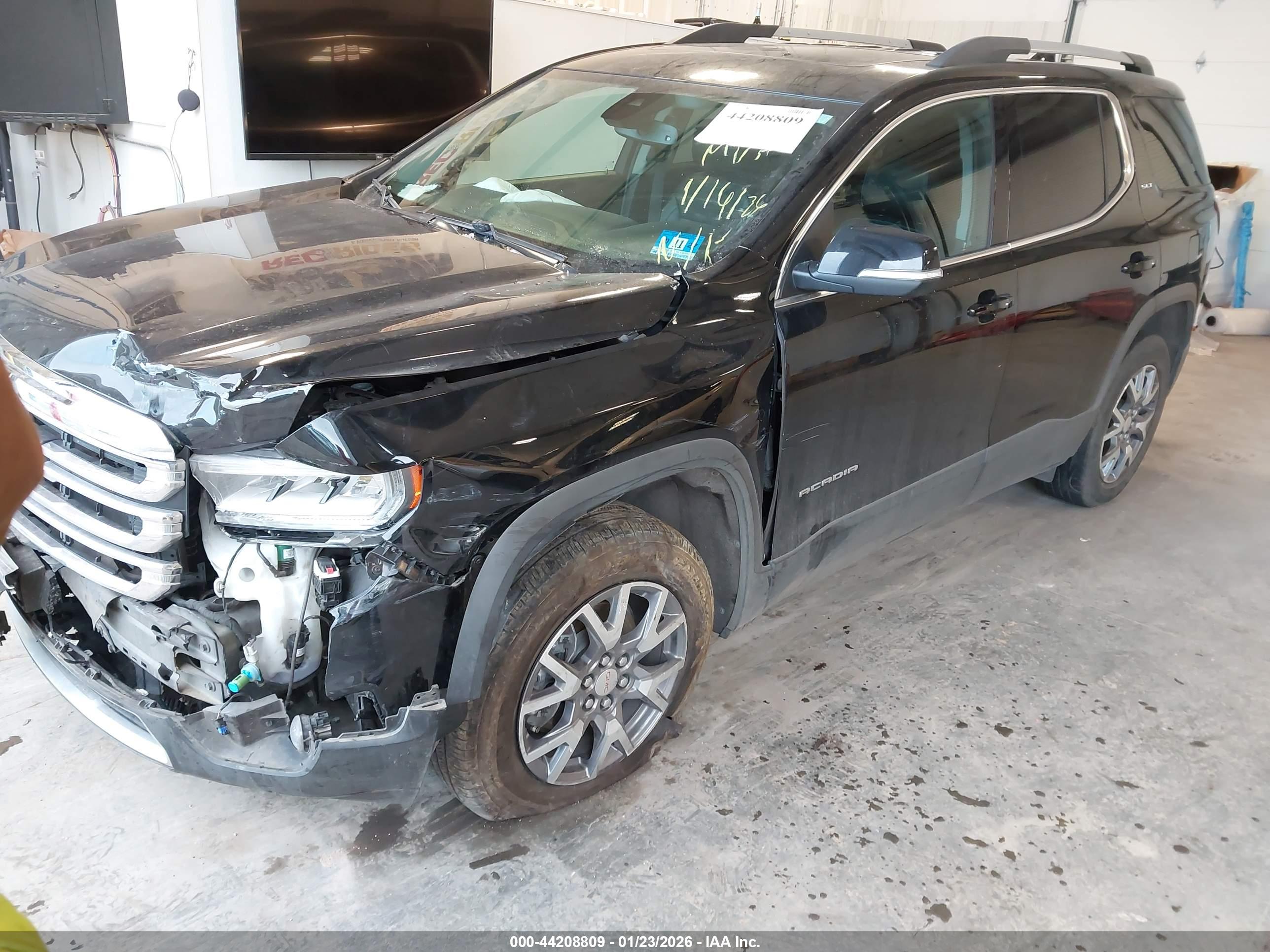 GMC ACADIA image 2
