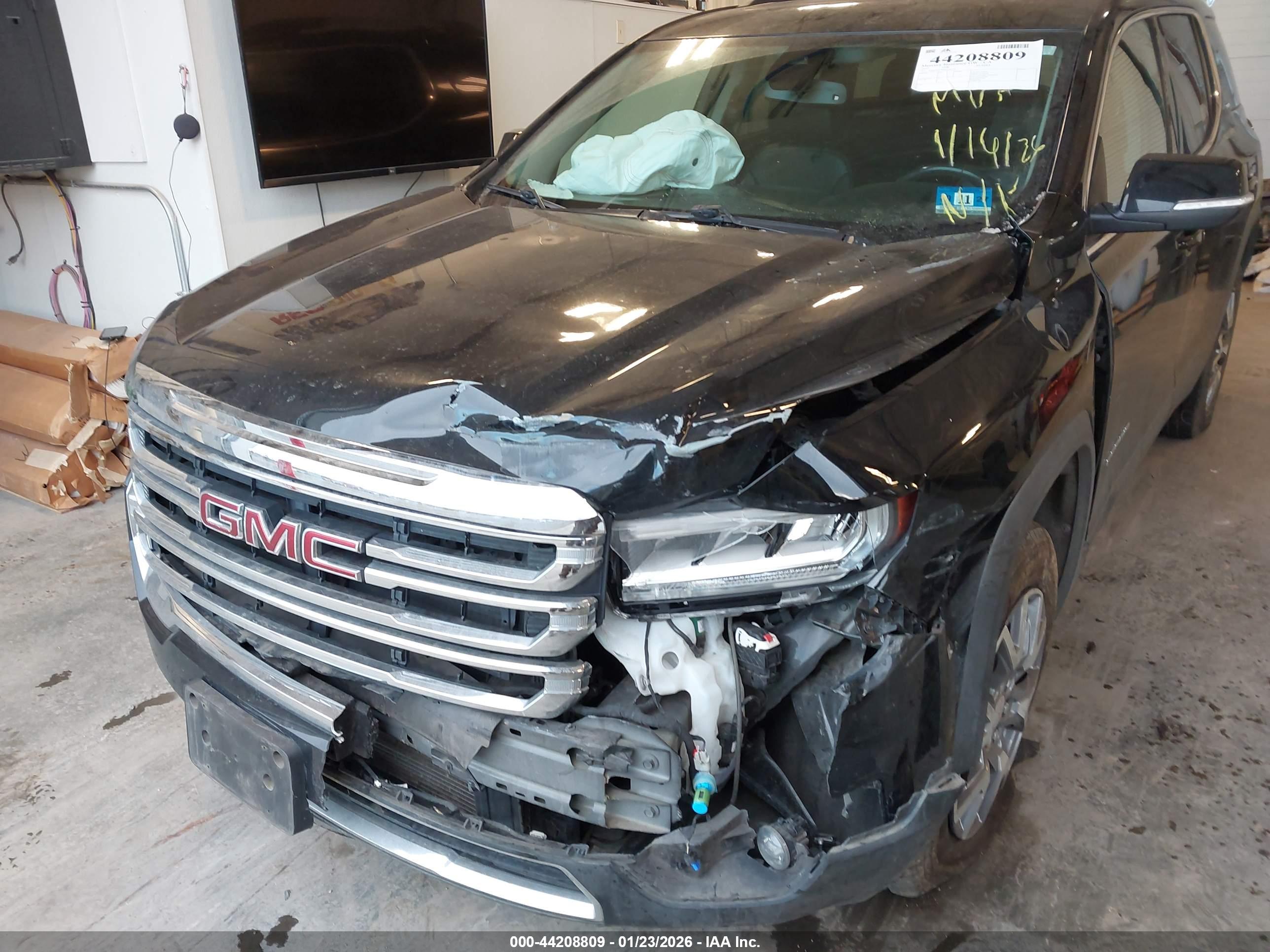 GMC ACADIA image 6