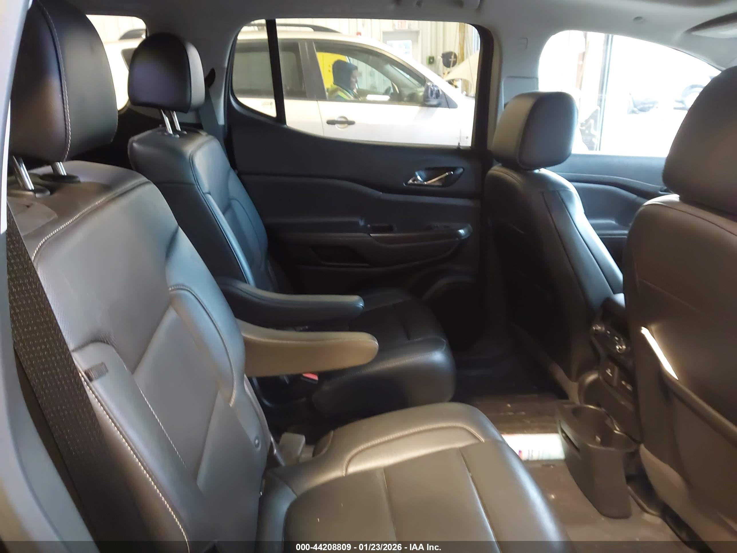 GMC ACADIA image 8