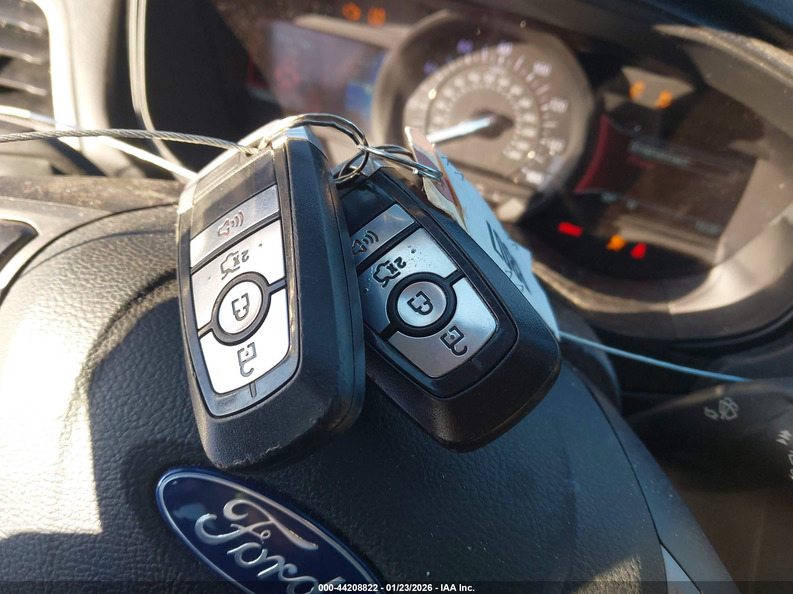 FORD FUSION image 11