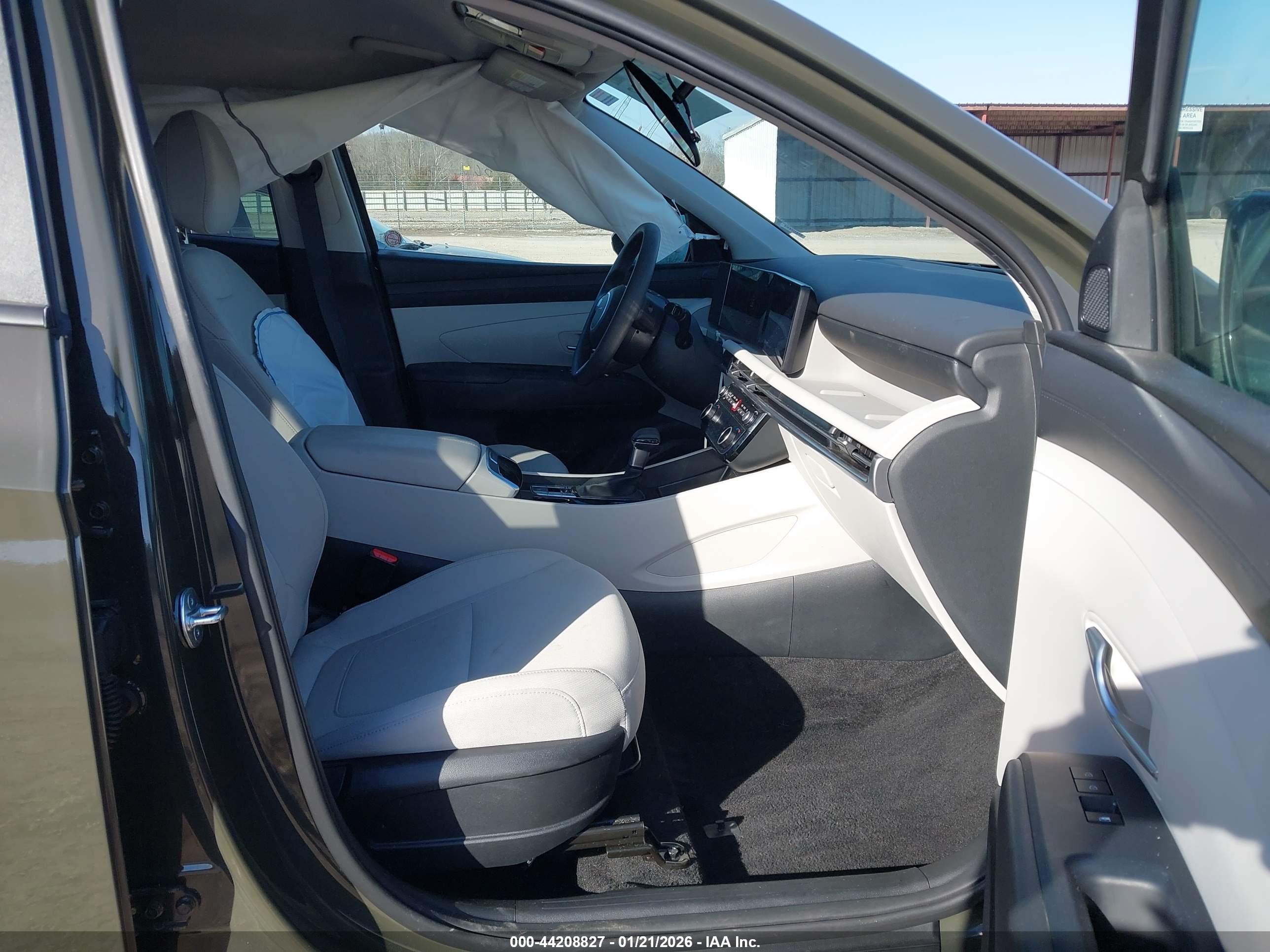 HYUNDAI TUCSON image 5