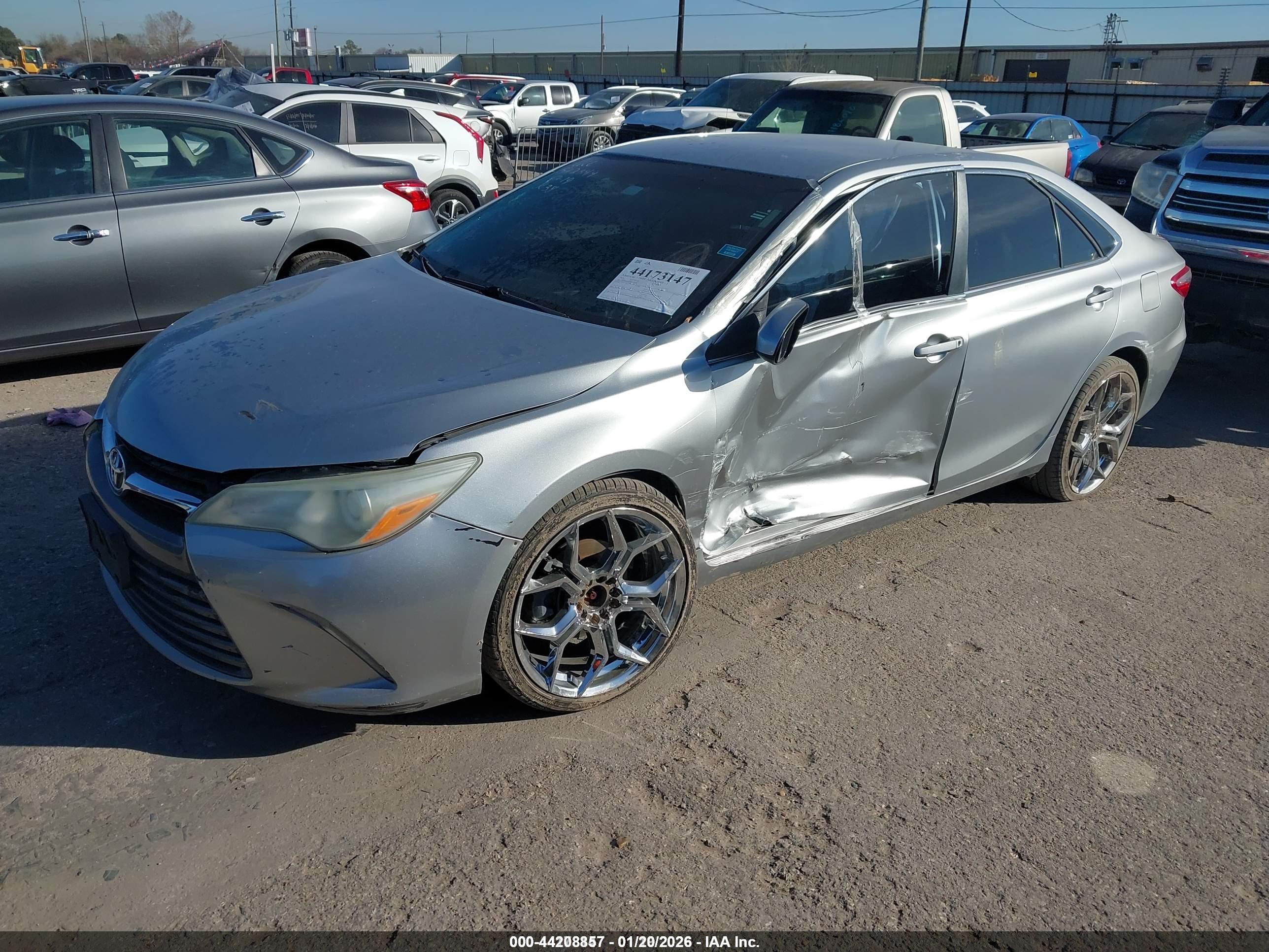 TOYOTA CAMRY image 2