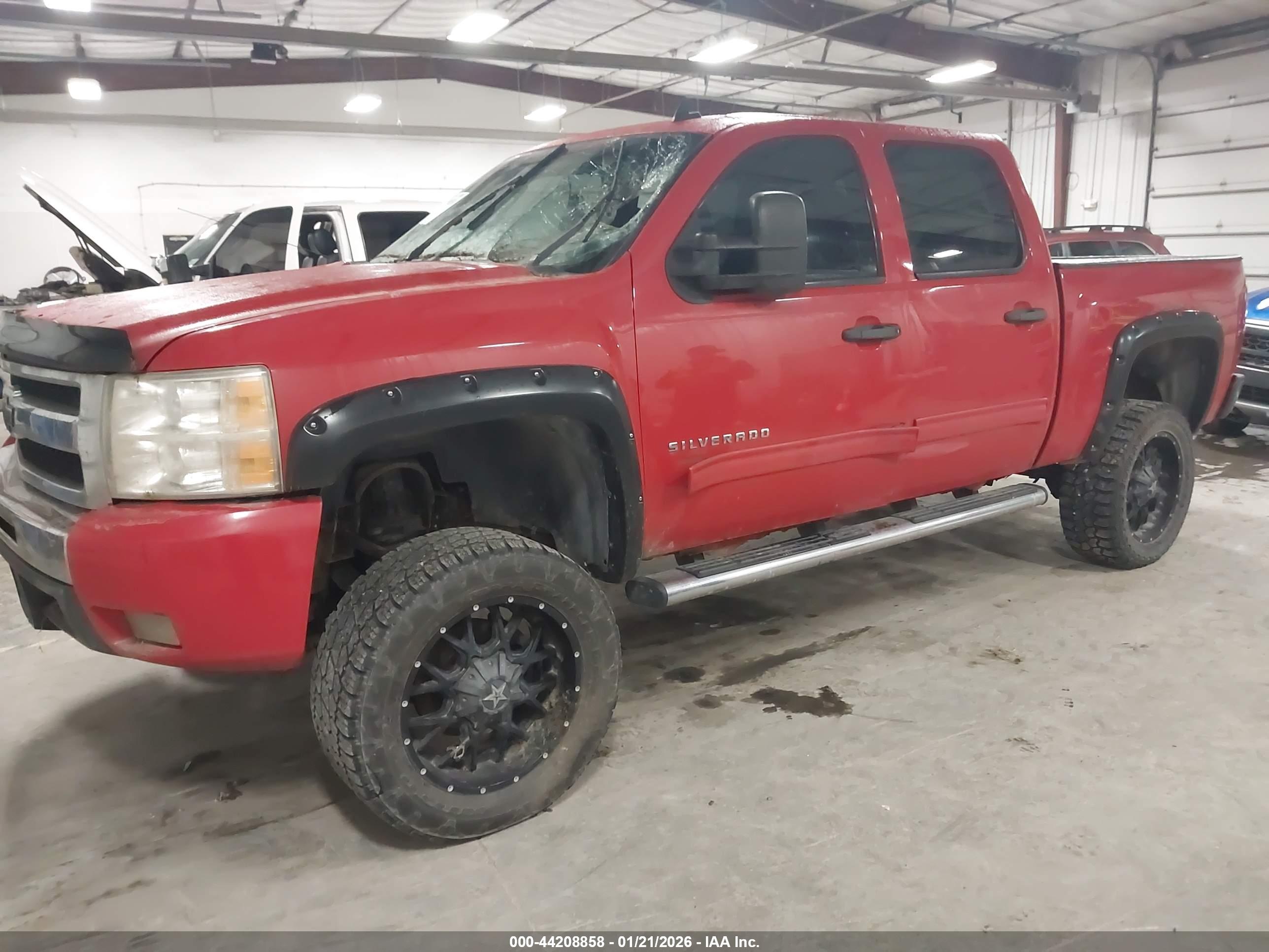 CHEVROLET SILVERADO image 2