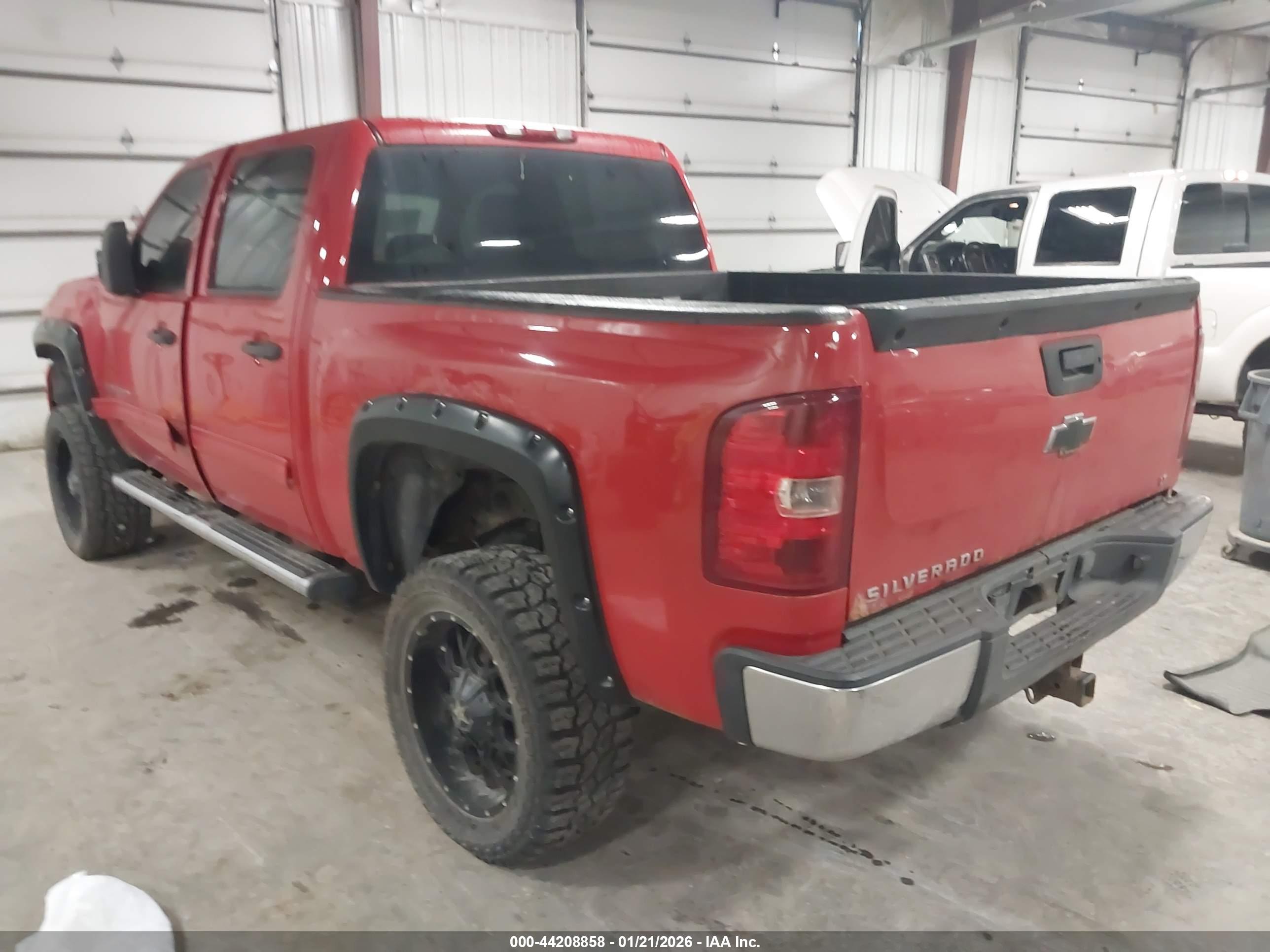 CHEVROLET SILVERADO image 3