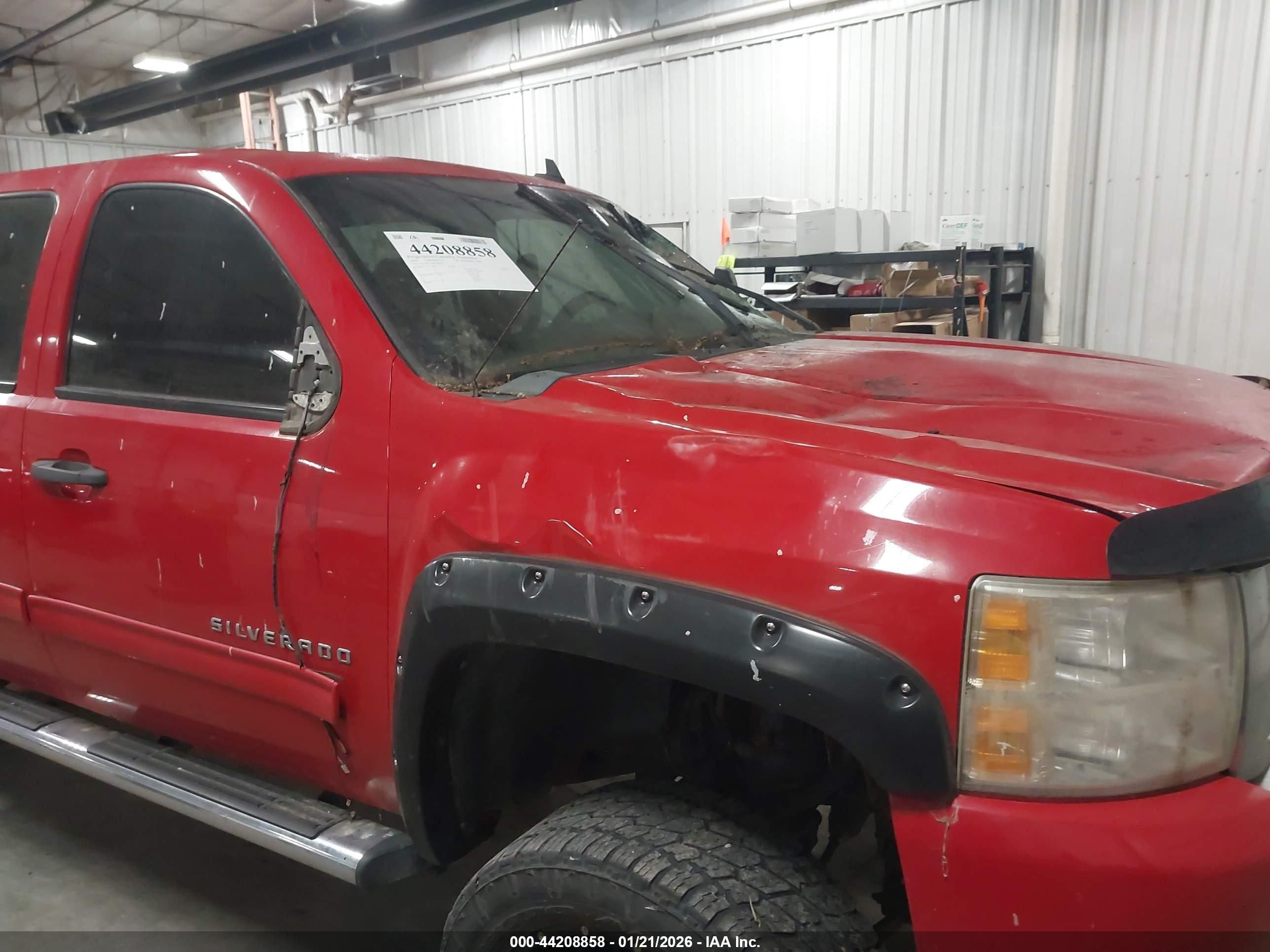 CHEVROLET SILVERADO image 6